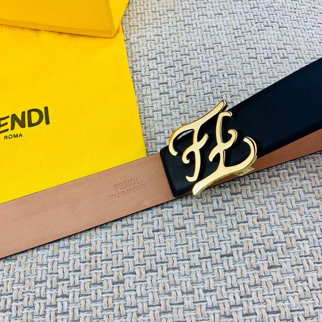 Fendi 五金做工精细 线条流畅 表面光滑 𝐙𝐏电镀工艺 香港通关【𝐇𝐀𝐀𝐒】 进口皮料