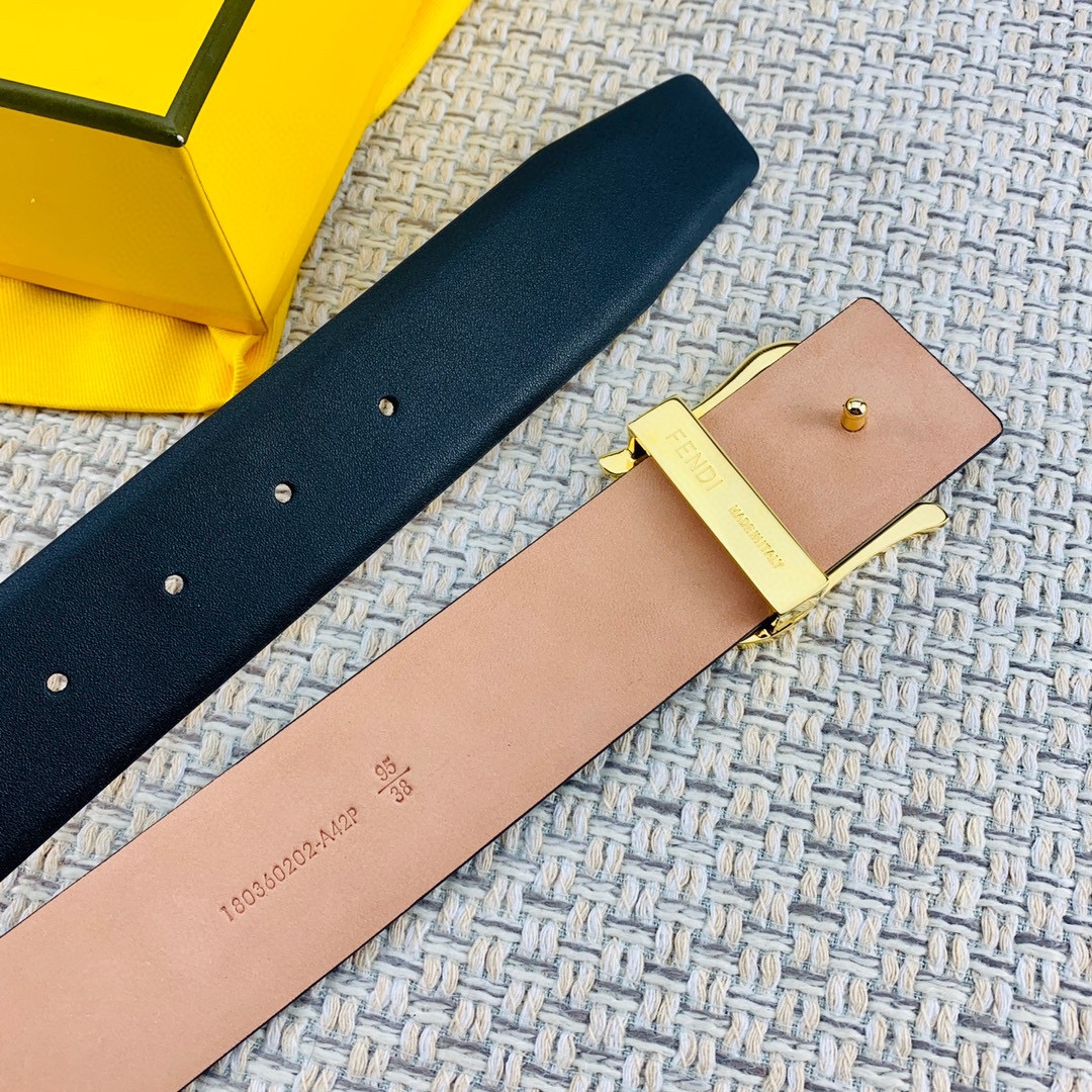 Fendi 五金做工精细 线条流畅 表面光滑 𝐙𝐏电镀工艺 香港通关【𝐇𝐀𝐀𝐒】 进口皮料