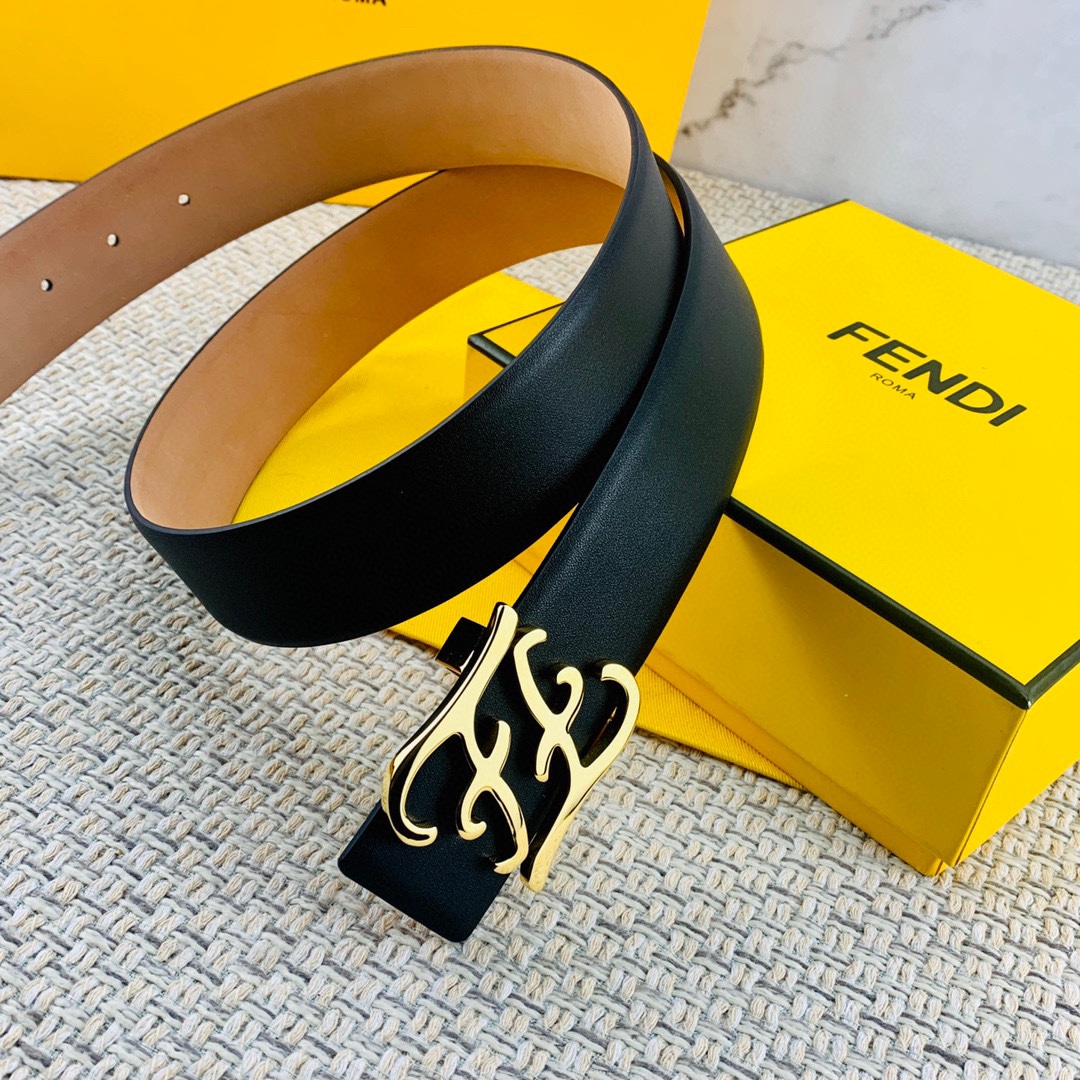 Fendi 五金做工精细 线条流畅 表面光滑 𝐙𝐏电镀工艺 香港通关【𝐇𝐀𝐀𝐒】 进口皮料