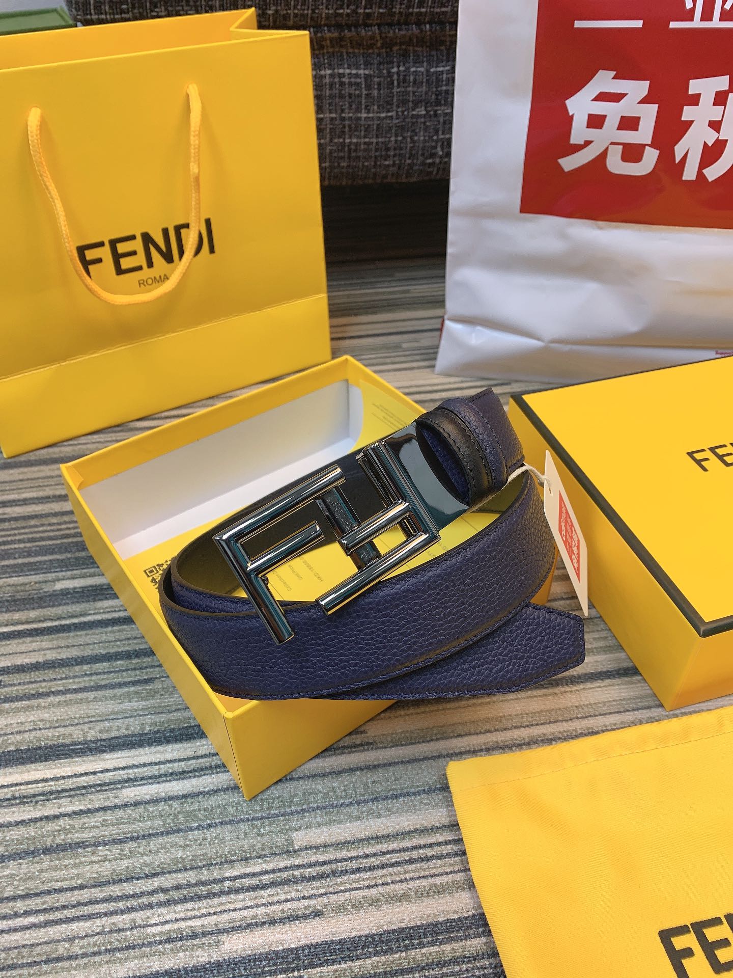 Fendi 双面可用可转动扣。荔枝纹蓝加黑平纹底 双F字母转动板扣 𝟑.𝟓𝐜𝐦