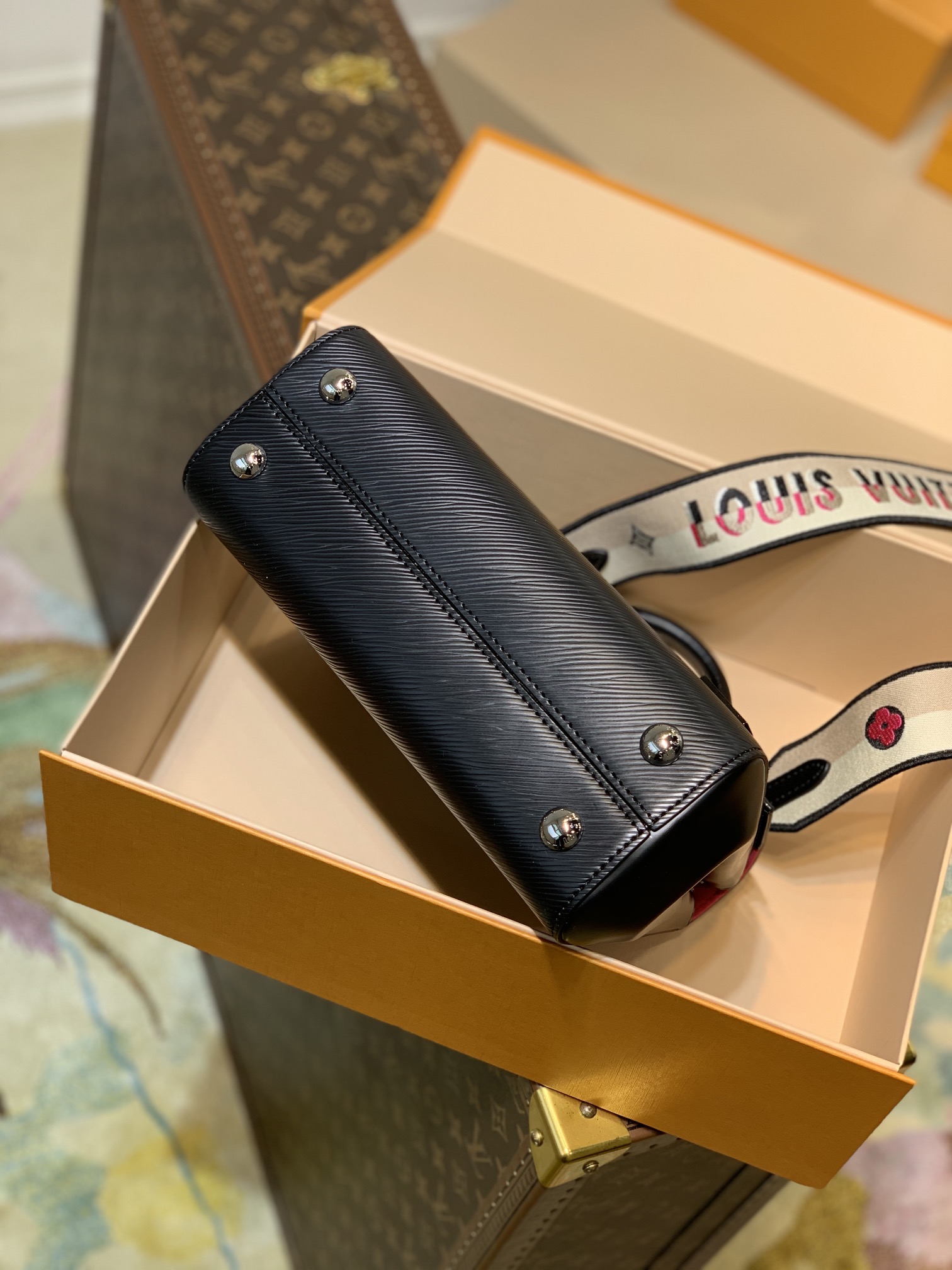 Louis Vuitton LV Cluny BB Epi 皮革手提包 M59134黑色