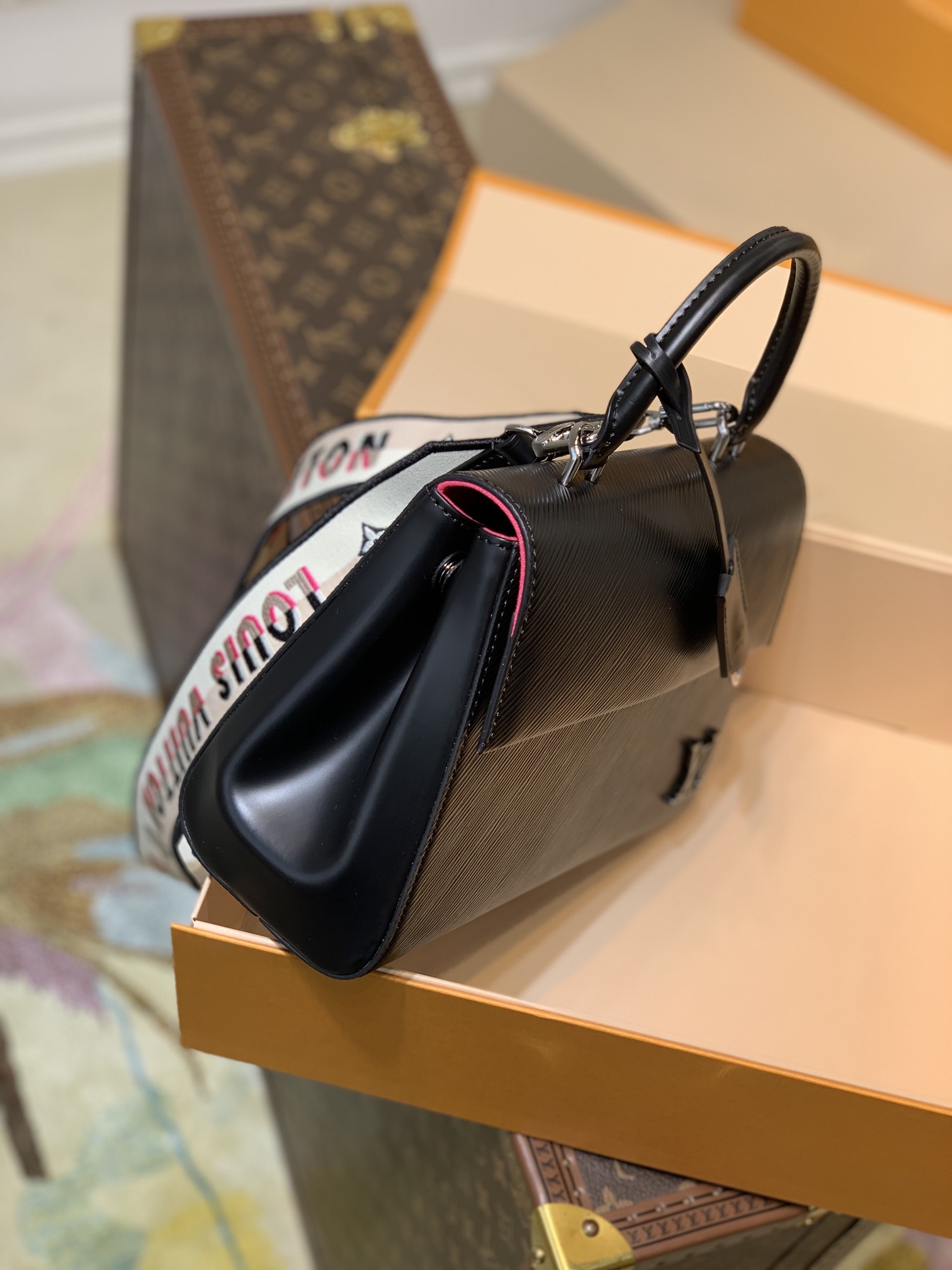 Louis Vuitton LV Cluny BB Epi 皮革手提包 M59134黑色