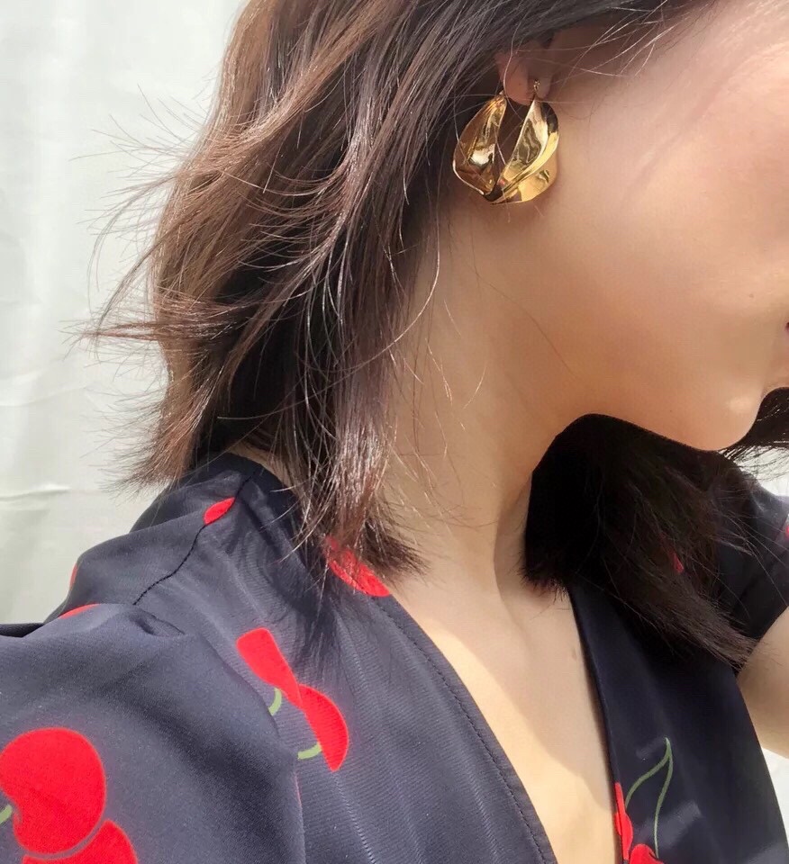 NO:633174,88180, available in seconds series, new large metal twist earrings, French old money style classic twisted earrings, super good texture, versatile for daily use, no matching restrictions ~ z customization, yb same material, gold-plated brass, earrings, earrings, gold plating, Cartier high-end jewelry1986090988180,现货秒发系列 新款大号金属麻花耳环 法式老钱风经典扭纹耳环 质感超好 日常百搭必备 没有任何搭配限制～ z定制 yb一样材质做黄铜镀金 耳钉耳环,,earrings,gold plating,卡迪亚高端饰品,Jewelry