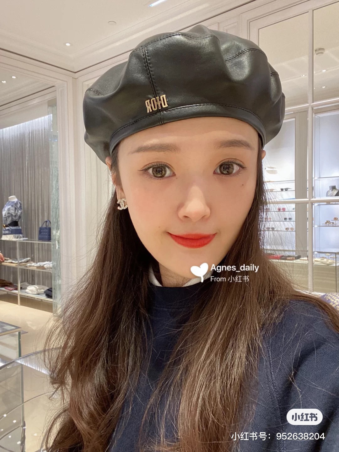 255 高版本d Or非常火的一款帽子秋冬真的是戴帽子的季节选好帽子不仅可以修饰脸型 也可整体加分4 Dior经典小蜜蜂如绵羊皮贝雷帽 细腻柔软轻薄微微高级的哑光尽显它的高品质 头围 56 58cm 包哥哥