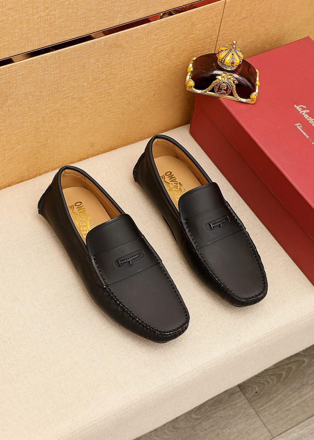 J5 ：原单品质，原单包装 Ferragamo「 菲拉格慕」豆豆鞋正码