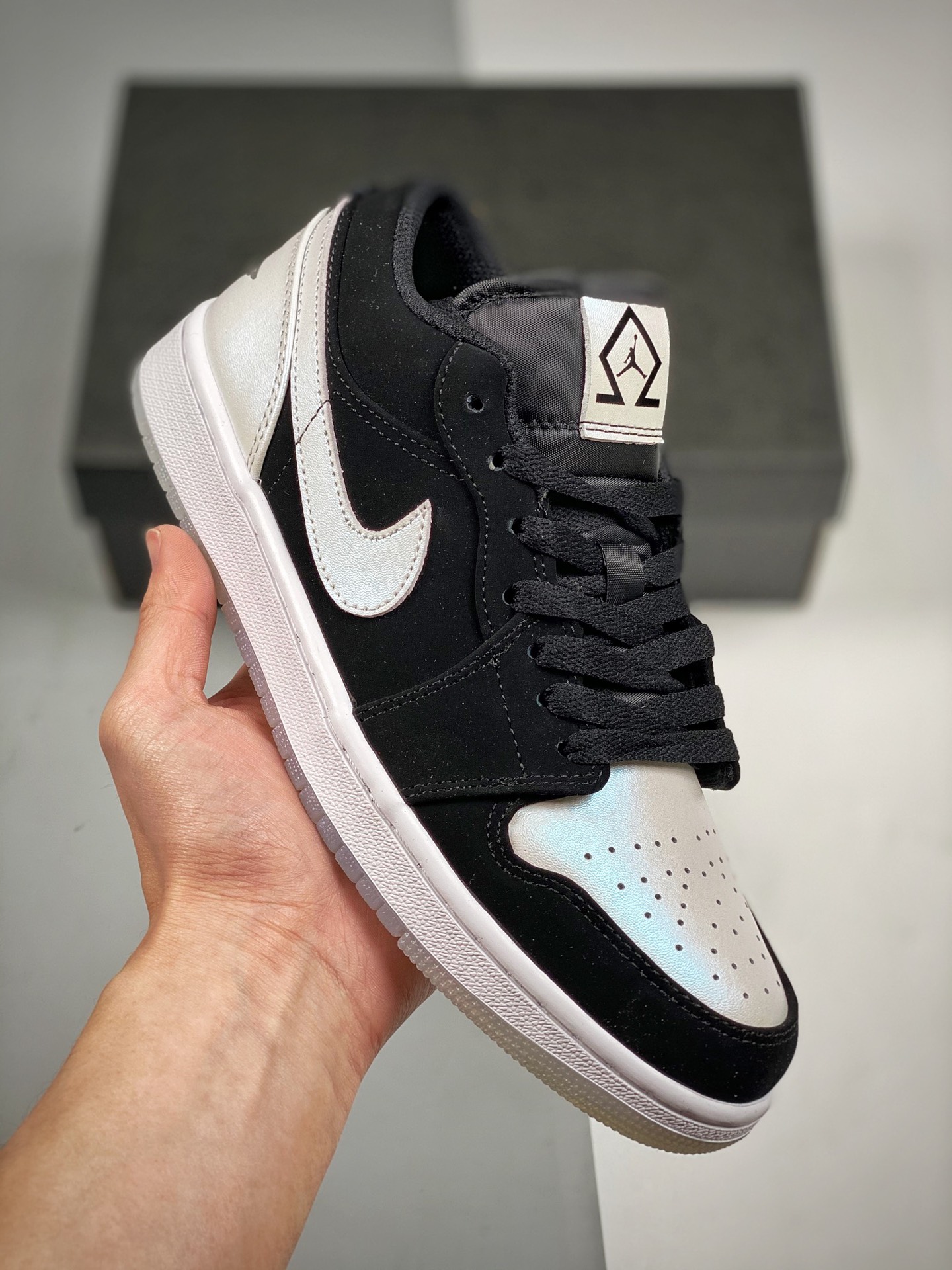Air Jordan 1 Low Blanco y negro, AJ1, zapatilla casual de caña baja. Color oficial sincronizado. Único en el mercado, e…