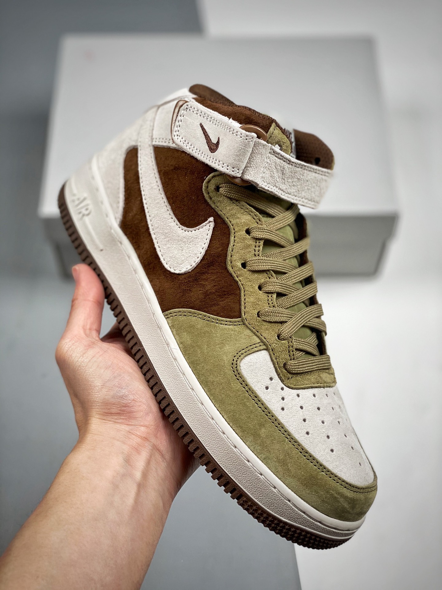 Nike Air Force 1 MID 07 gamuza chocolate, horma y cartón originales para un auténtico estilo Air Force, enfocado en el …