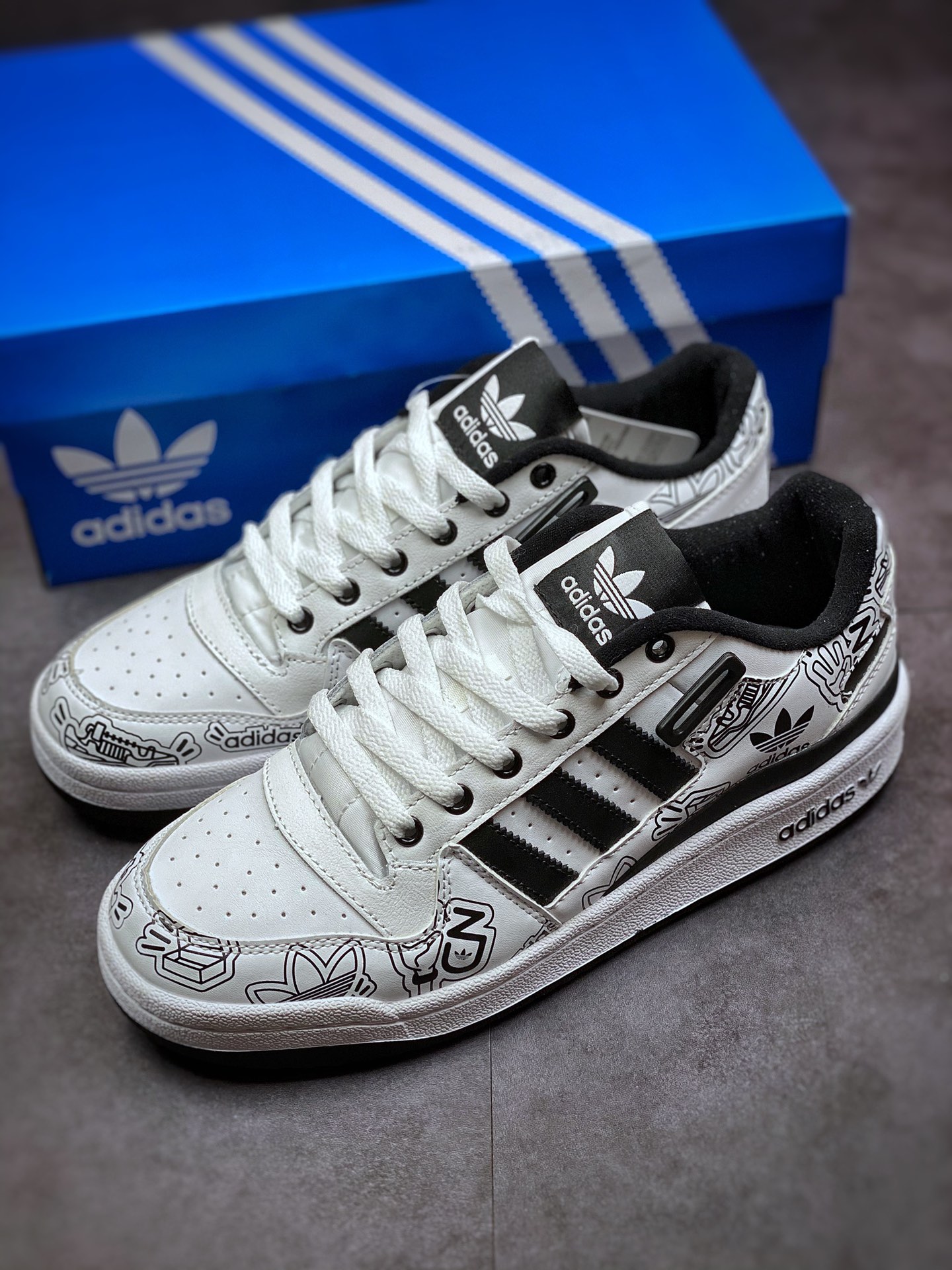 Overseas channel version original box original standard Adidas Originals Forum Low black and white graffiti GW4921