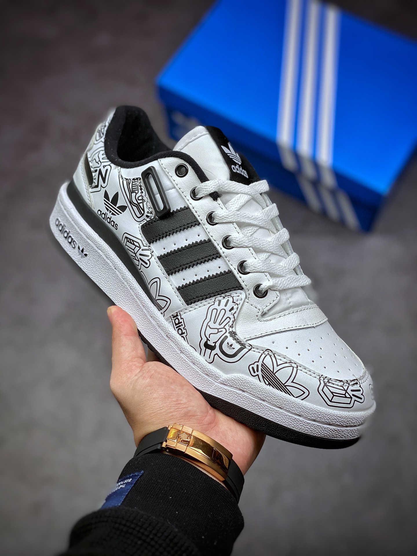 Overseas channel version original box original standard Adidas Originals Forum Low black and white graffiti GW4921