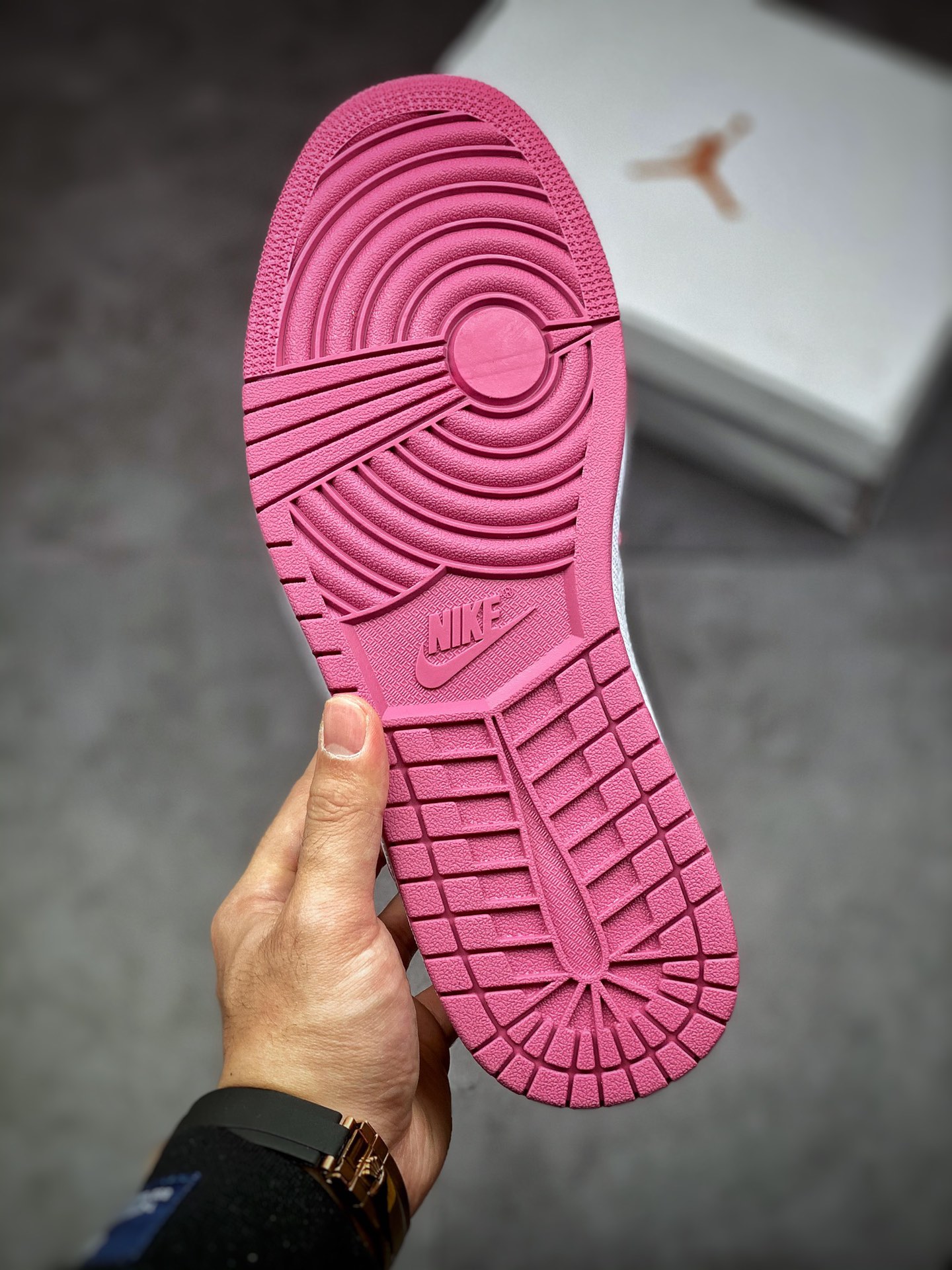 240 Air Jordan 1 Mid AJ中帮篮球鞋 白粉黑勾 DC7267-500
