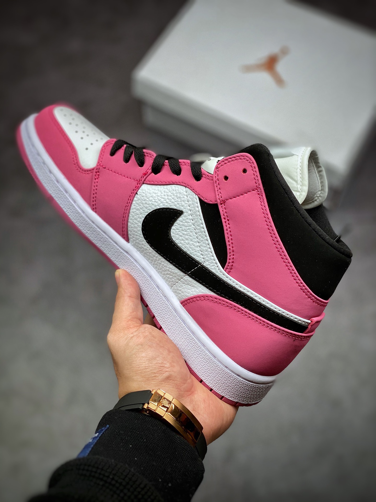 240 Air Jordan 1 Mid AJ中帮篮球鞋 白粉黑勾 DC7267-500