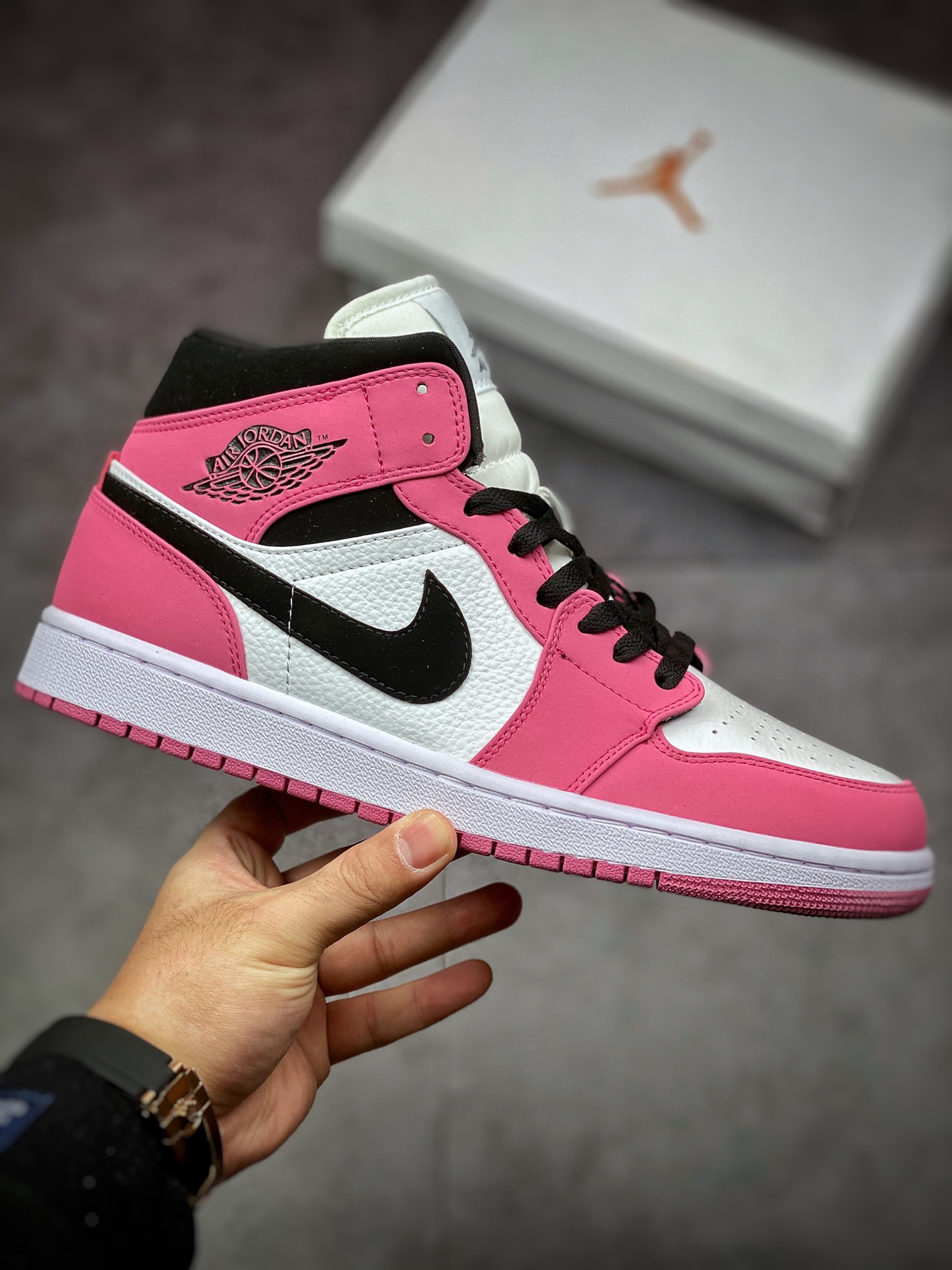 240 Air Jordan 1 Mid AJ中帮篮球鞋 白粉黑勾 DC7267-500