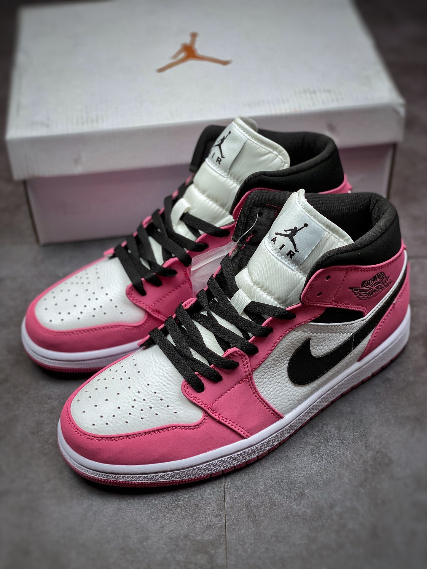 240 Air Jordan 1 Mid AJ中帮篮球鞋 白粉黑勾 DC7267-500