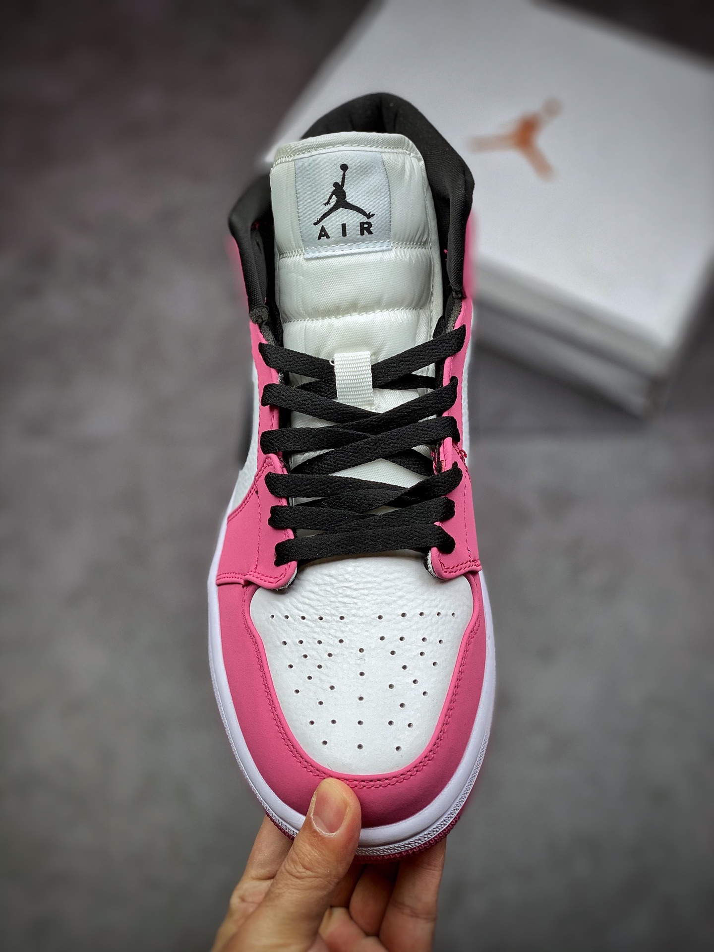 240 Air Jordan 1 Mid AJ中帮篮球鞋 白粉黑勾 DC7267-500