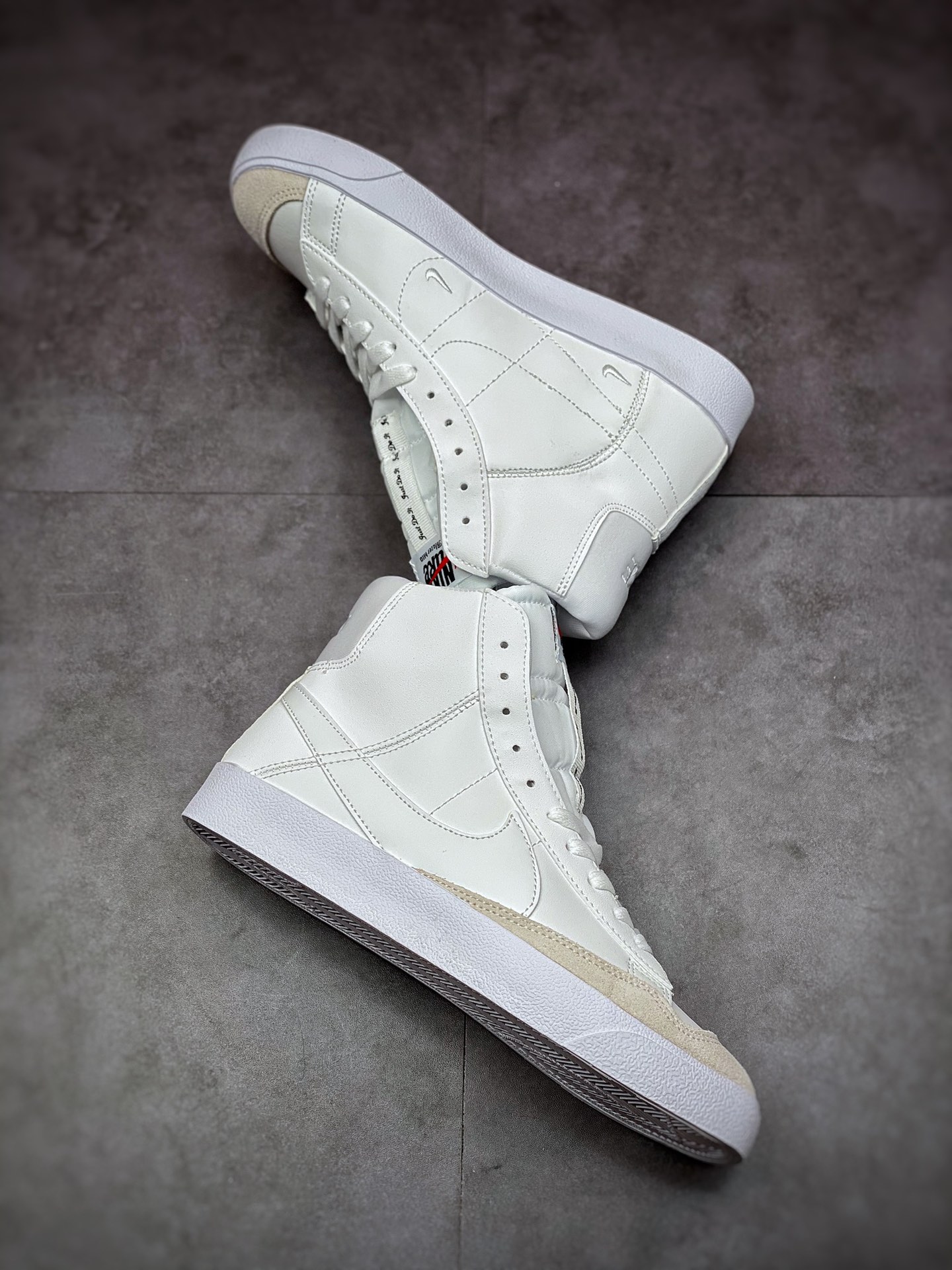 160 Nike Blazer Mid ‘77 白色 Nike Blazer 凭借硕大的Swoosh DH8641-102
