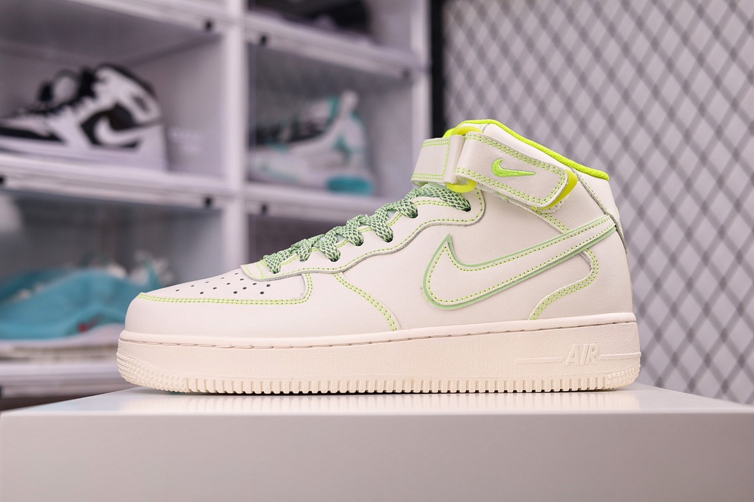 H5 Air Force 1 ’07 LV8 3M反光淡绿满天星 3D立体勾 原档案原装灰盒 内置全掌Solo气垫 高清洁度 完美鞋型，柔软、弹性十足的缓震性能和出色的中底设计，横跨复古与现代的外型结合，造就出风靡全球三十多年的空军。