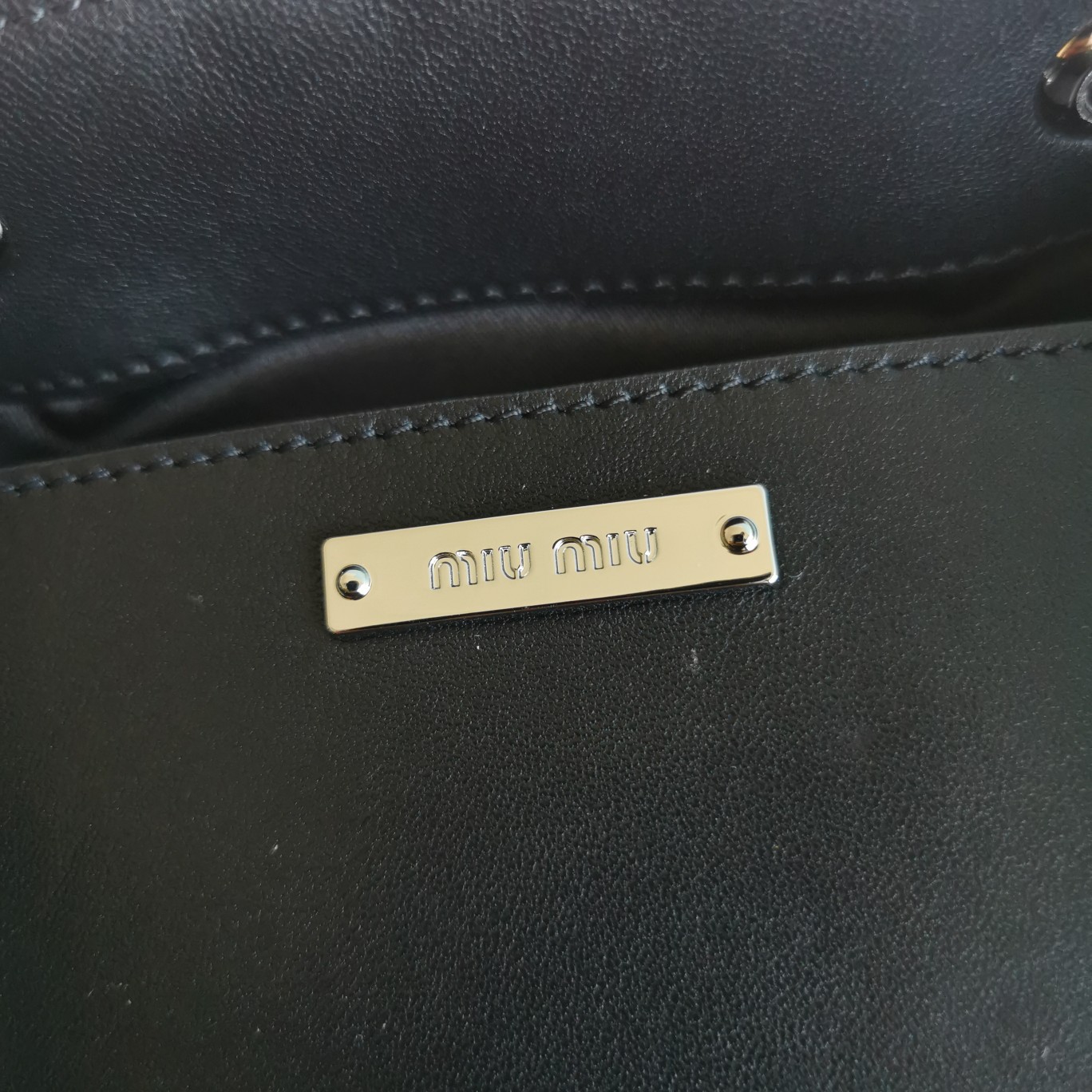 MIUMIU缪缪顶级进口Matelasse小羊皮经典压纹小花水桶包5BE050