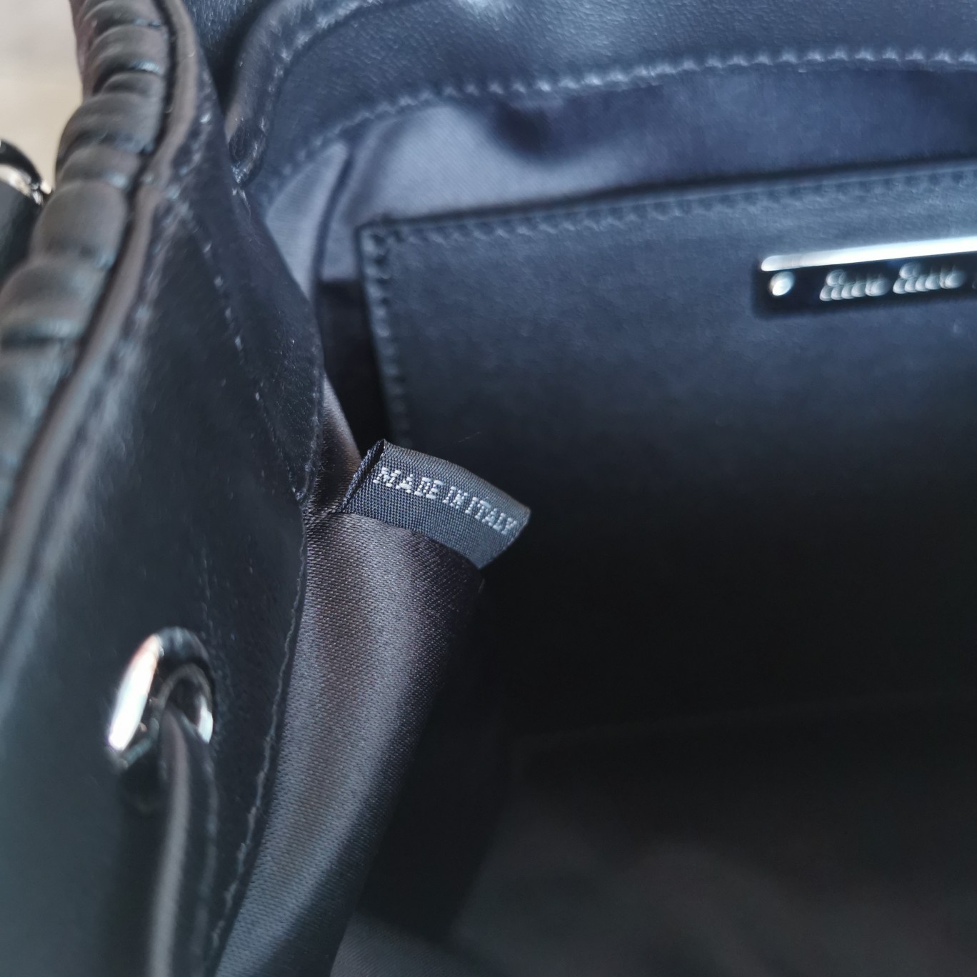 MIUMIU缪缪顶级进口Matelasse小羊皮经典压纹小花水桶包5BE050