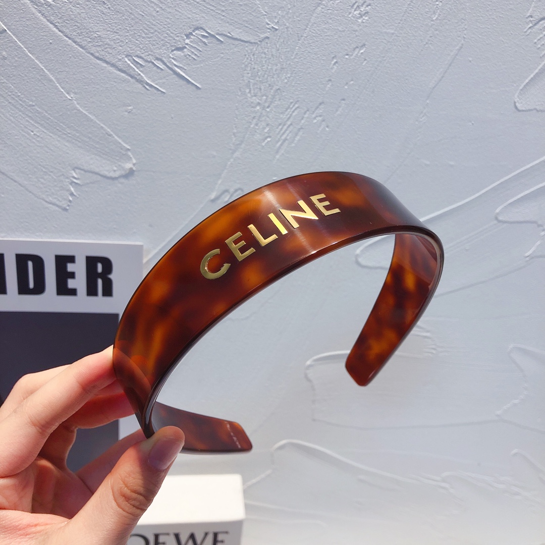  上新✨✨✨celine塞林）
新款👏celine塞林发箍
对版11高品质 Lisa明星同款 进品板材

