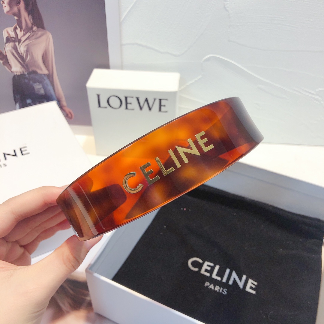  上新✨✨✨celine塞林）
新款👏celine塞林发箍
对版11高品质 Lisa明星同款 进品板材
