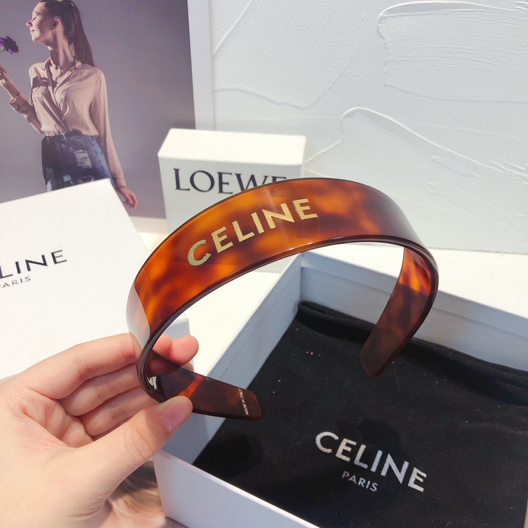  上新✨✨✨celine塞林）
新款👏celine塞林发箍
对版11高品质 Lisa明星同款 进品板材
