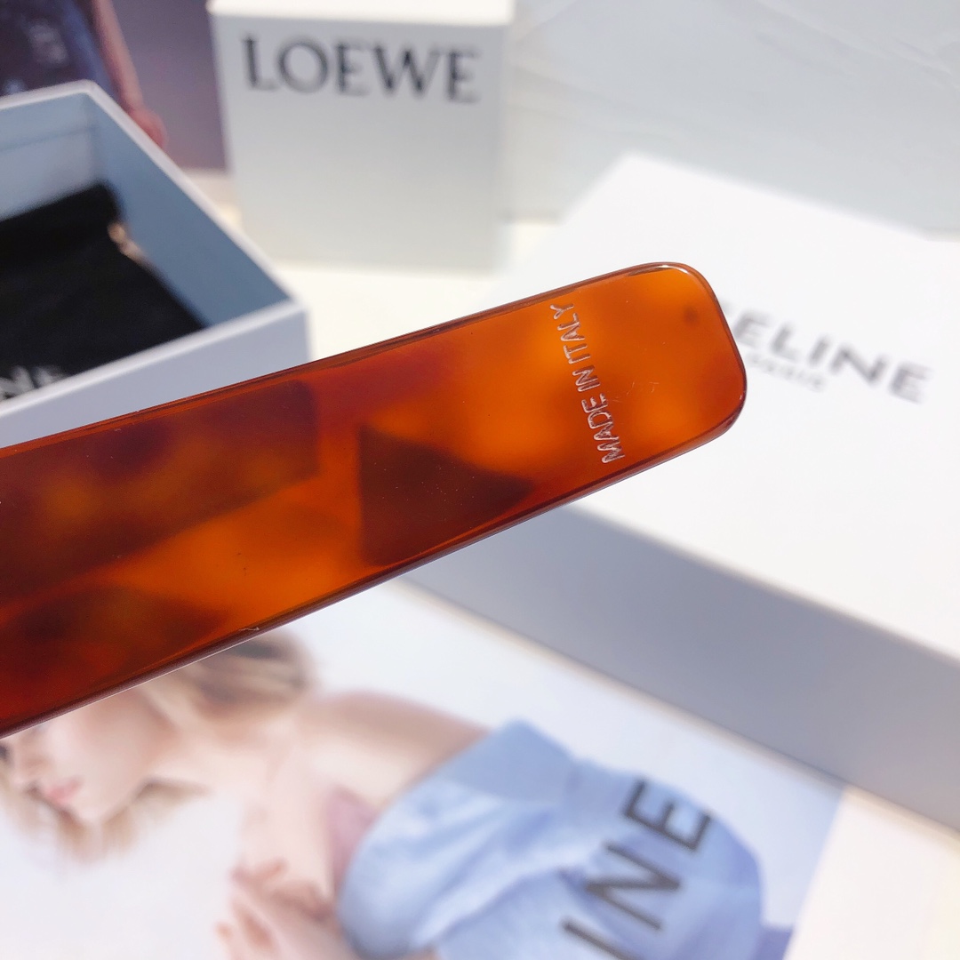  上新✨✨✨celine塞林）
新款👏celine塞林发箍
对版11高品质 Lisa明星同款 进品板材
