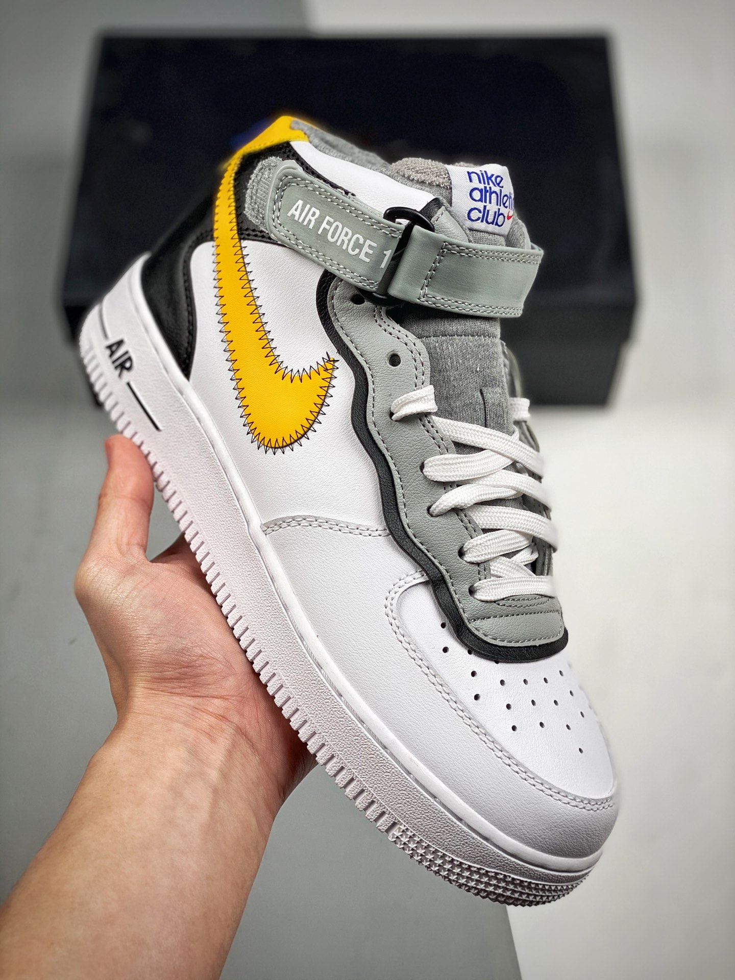 Nike Air Force 1 MID blanco y amarillo, horma y cartón originales para un auténtico estilo Air Force, enfocado en el ca…