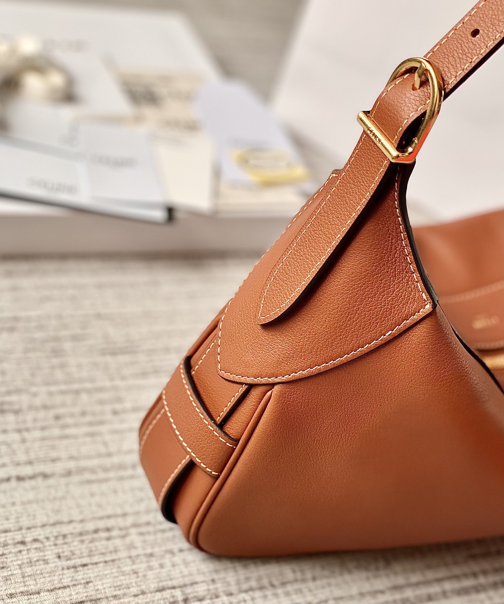 CELINE赛琳纯色牛皮手袋197443