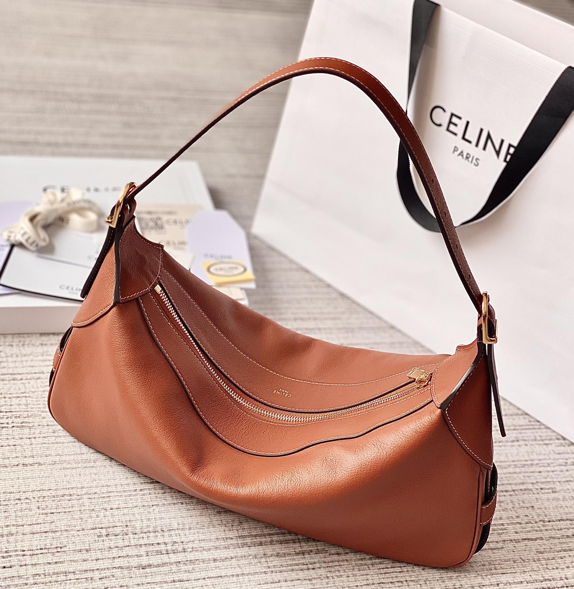 CELINE赛琳纯色牛皮手袋197443