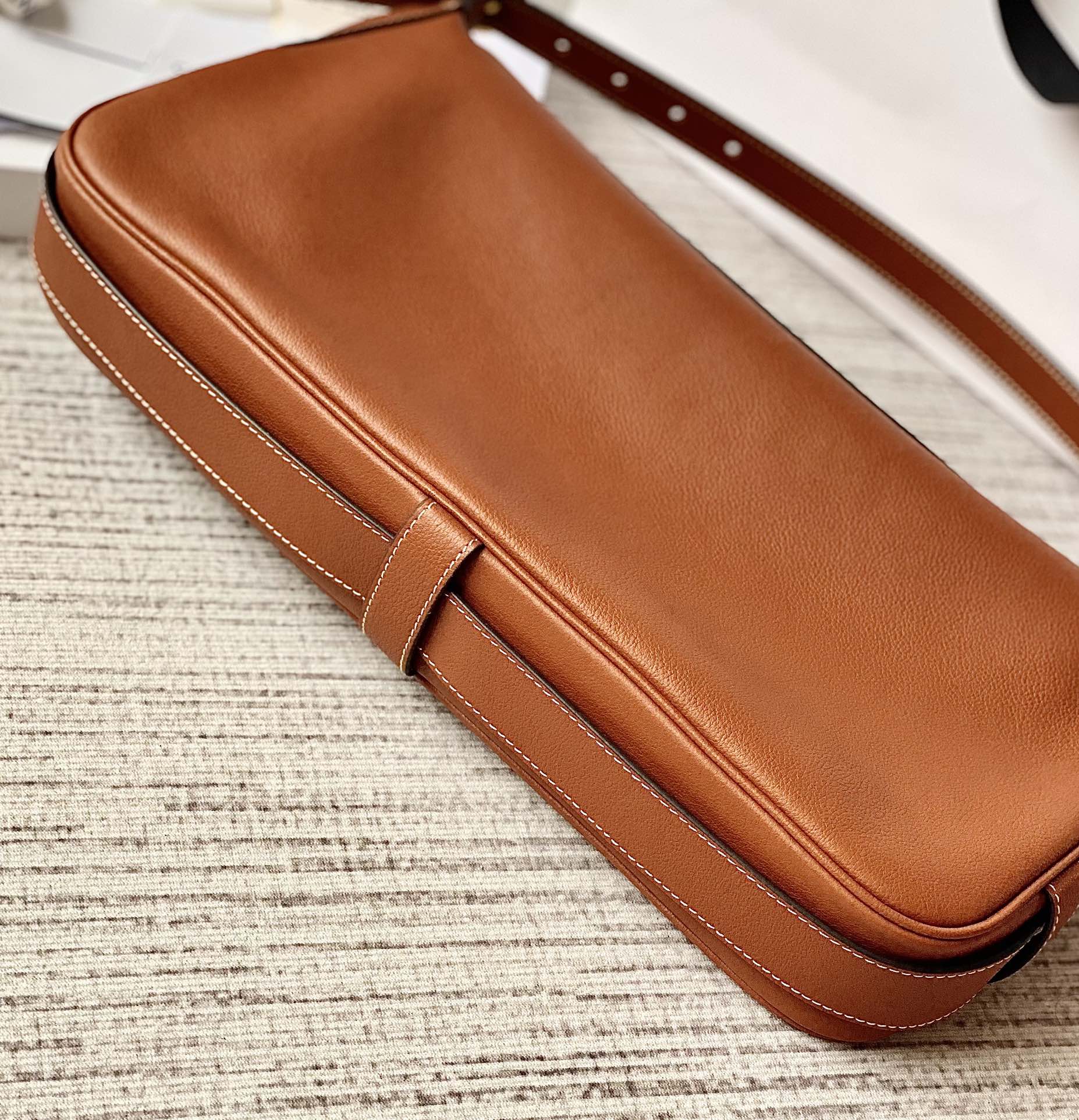 CELINE赛琳纯色牛皮手袋197443