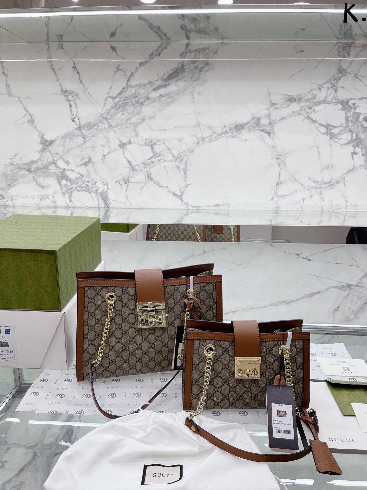 全套礼盒包装  ｜ 飞机盒 免税店包装 礼盒 ｜GUCCI 链条包 配礼盒Gucci 也可以双根单肩，包包内部设计有插卡袋 尺寸 大号35 25cm 小号26 18cm