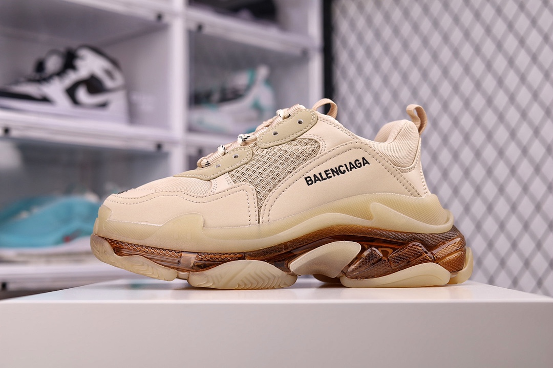 K0 �炸街款 今天出货ok扫描版本市面最强TriPle S 巴黎世家气垫底复古跑鞋 原鞋购入 可直观对比正品材料：原厂数据打造模原档案开发 气垫TPU组合软底 釆购原厂进口头层皮 进口机电绣正确字体 侧边TPU透气孔匹配原版 “Balenciaga ”大底LOGO立体感十足