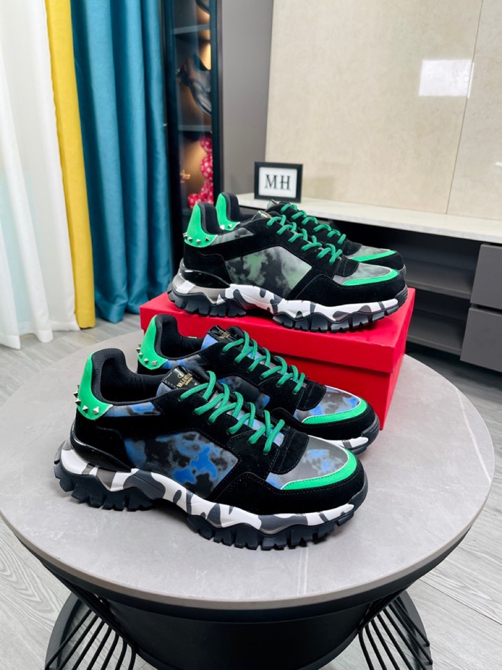 J0  Valentino 华伦天奴 官网同步休闲运动鞋 重工打造，好货注重的是每一个细节。💥一年四季百搭潮款必备单品，进口牛皮面，独特的设计理念，迷彩装饰，交相点缀于牛皮之上 进口皮里、