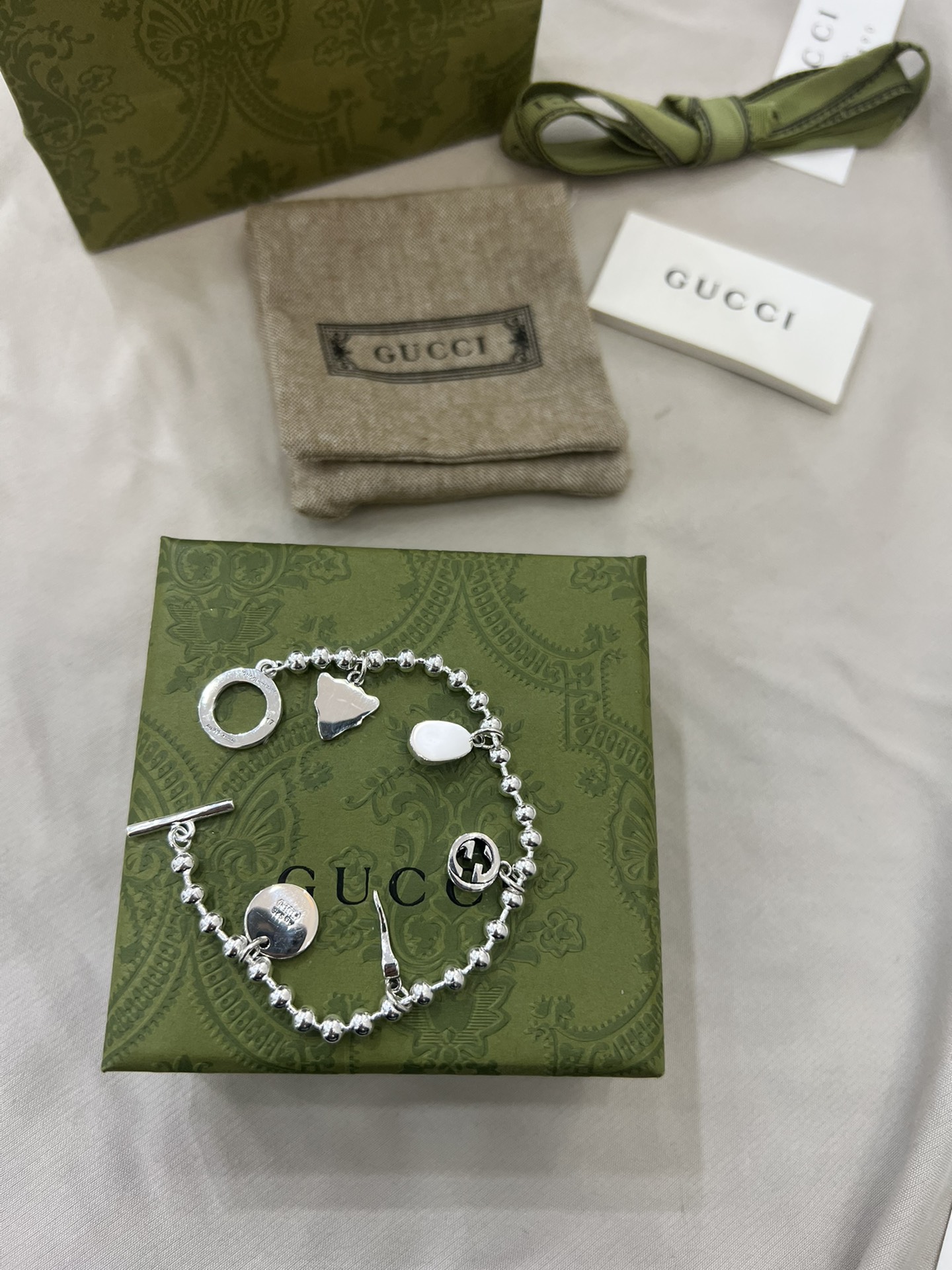 NO:102981,GUCCI Gucci sterling silver double G armor small nail hat round brand pendant bracelet size 17cm 18cm 19cm 20cm, Gucci bracelet, gucci, gucci, bracelet, pure silver, hats19860909GUCCI古驰纯银双G盔甲小钉帽子圆牌吊坠手链 尺寸17cm 18cm 19cm 20cm,古驰手链,gucci,gucci,bracelet,pure silver,hats,Jewelry