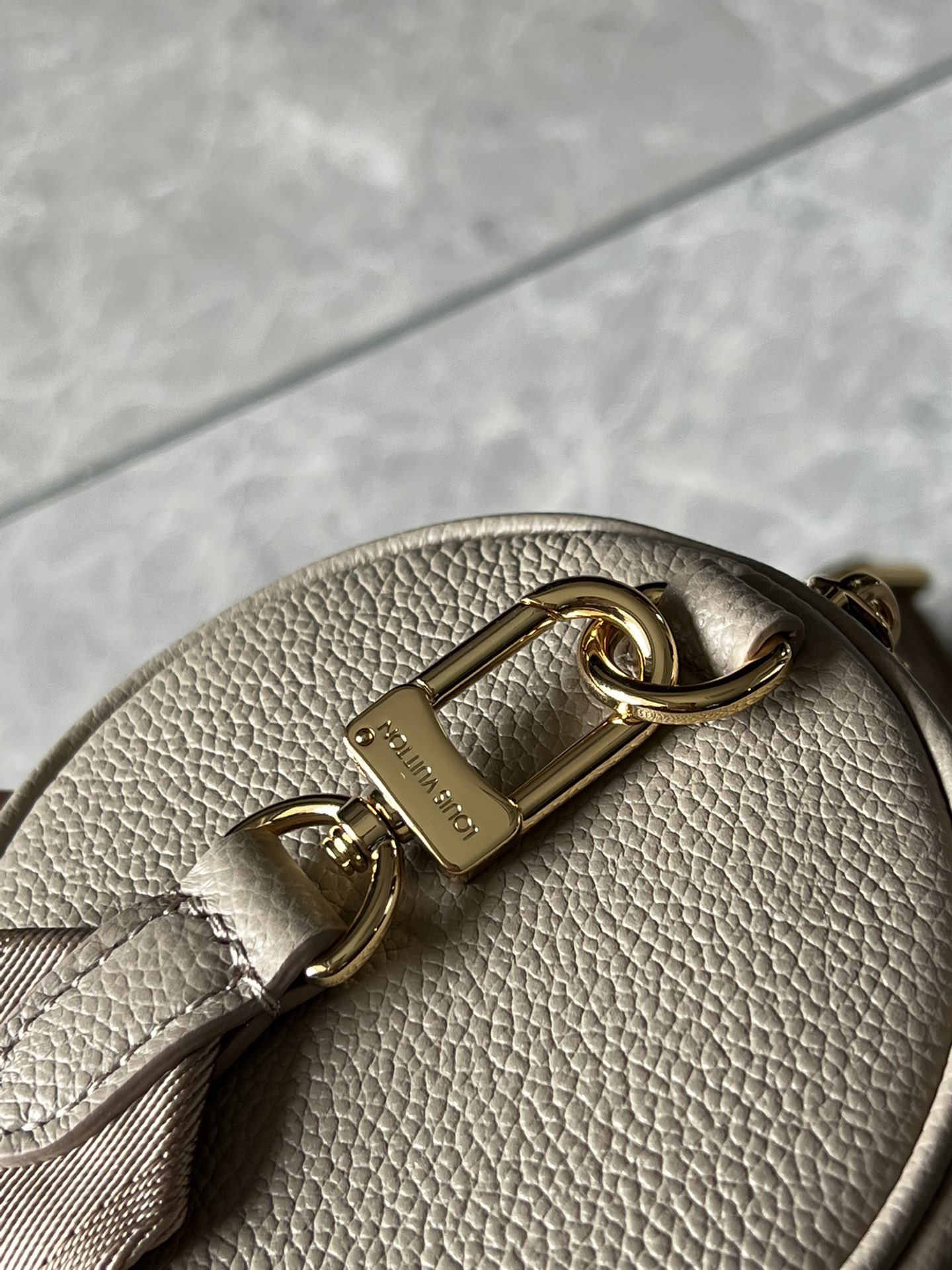 Louis Vuitton LV Papillon BB 斜挎圆形桶包 M46031大象灰