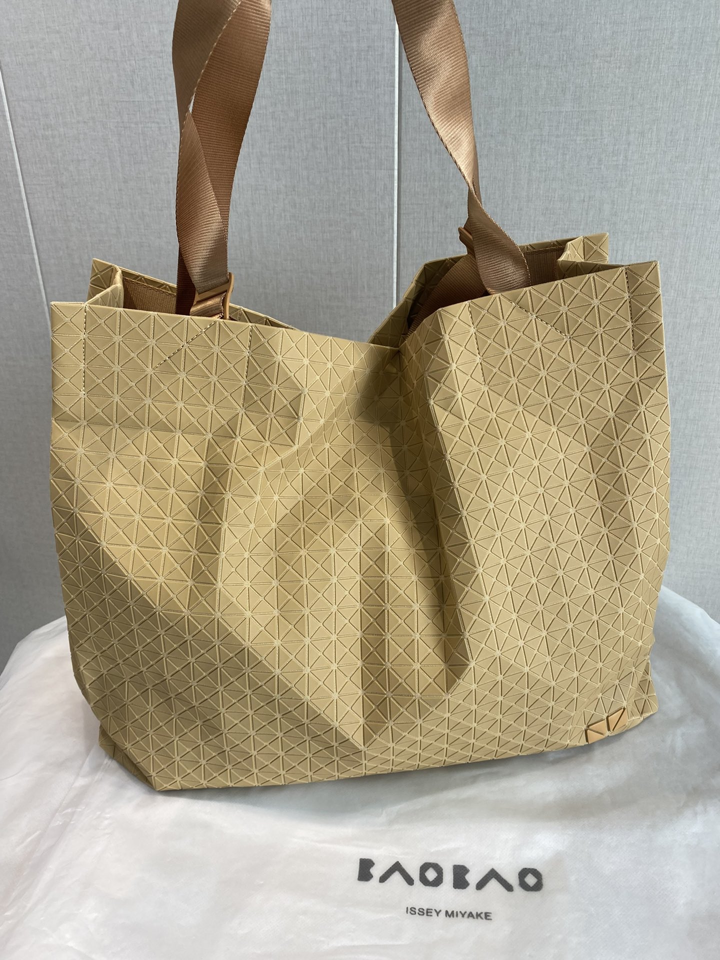 Issey Miyake Silicone Tote Bag in Khaki, crafted with a tactile matte - Comprehensive 4