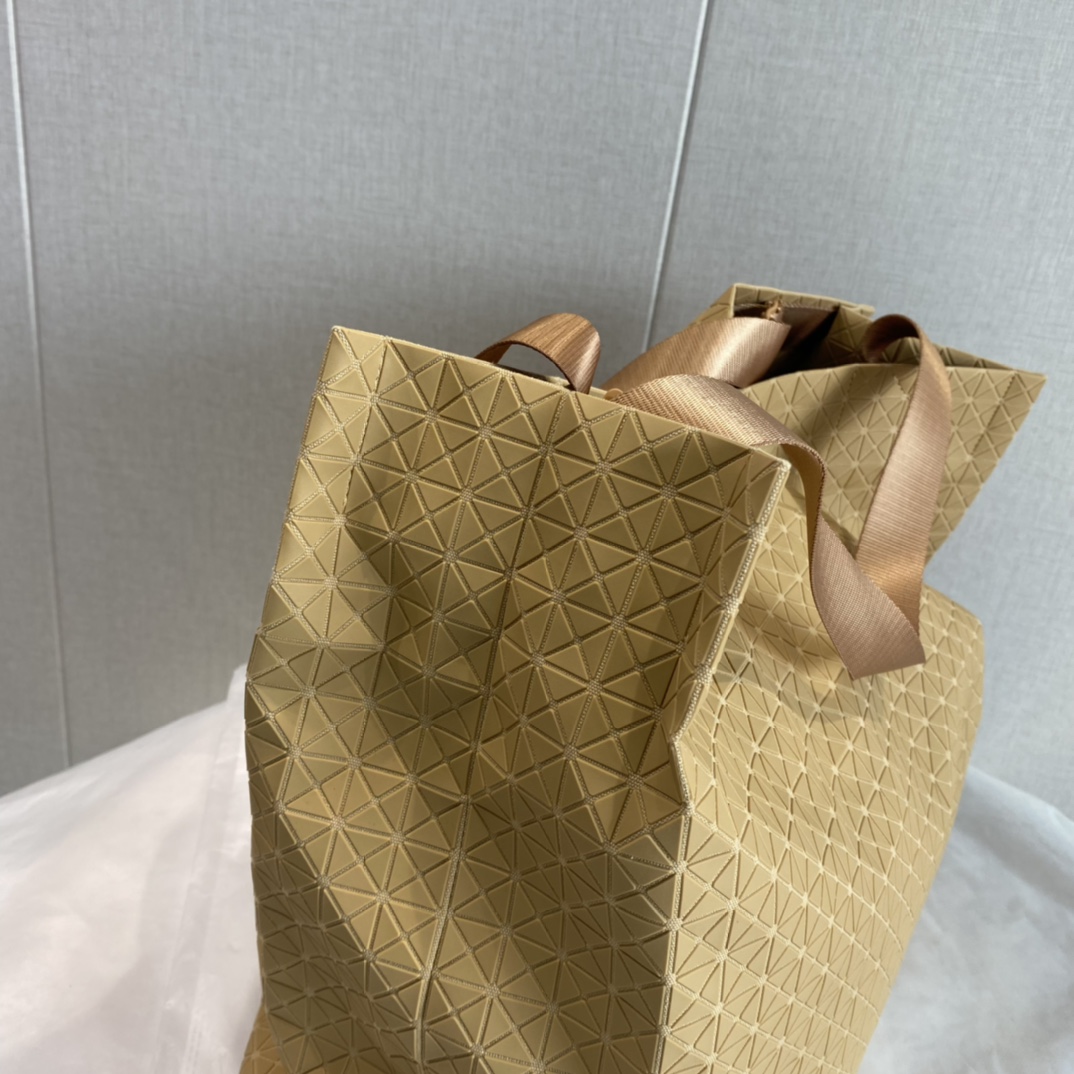 Issey Miyake Silicone Tote Bag in Khaki, crafted with a tactile matte - Comprehensive 5