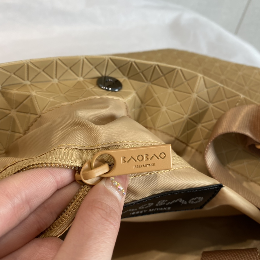 Issey Miyake Silicone Tote Bag in Khaki, crafted with a tactile matte - Comprehensive 8