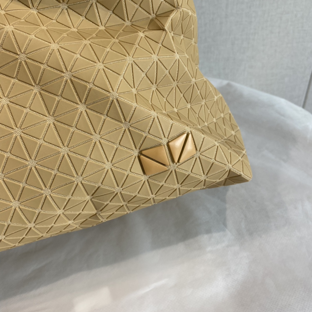 Issey Miyake Silicone Tote Bag in Khaki, crafted with a tactile matte - Comprehensive 6