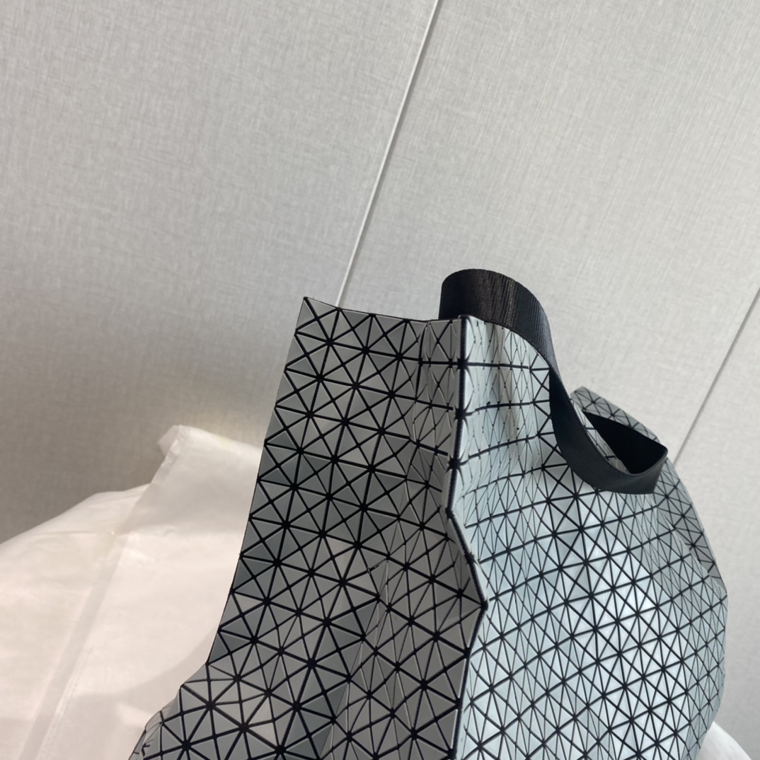 Issey Miyake Silicone Tote Bag - Comprehensive 3
