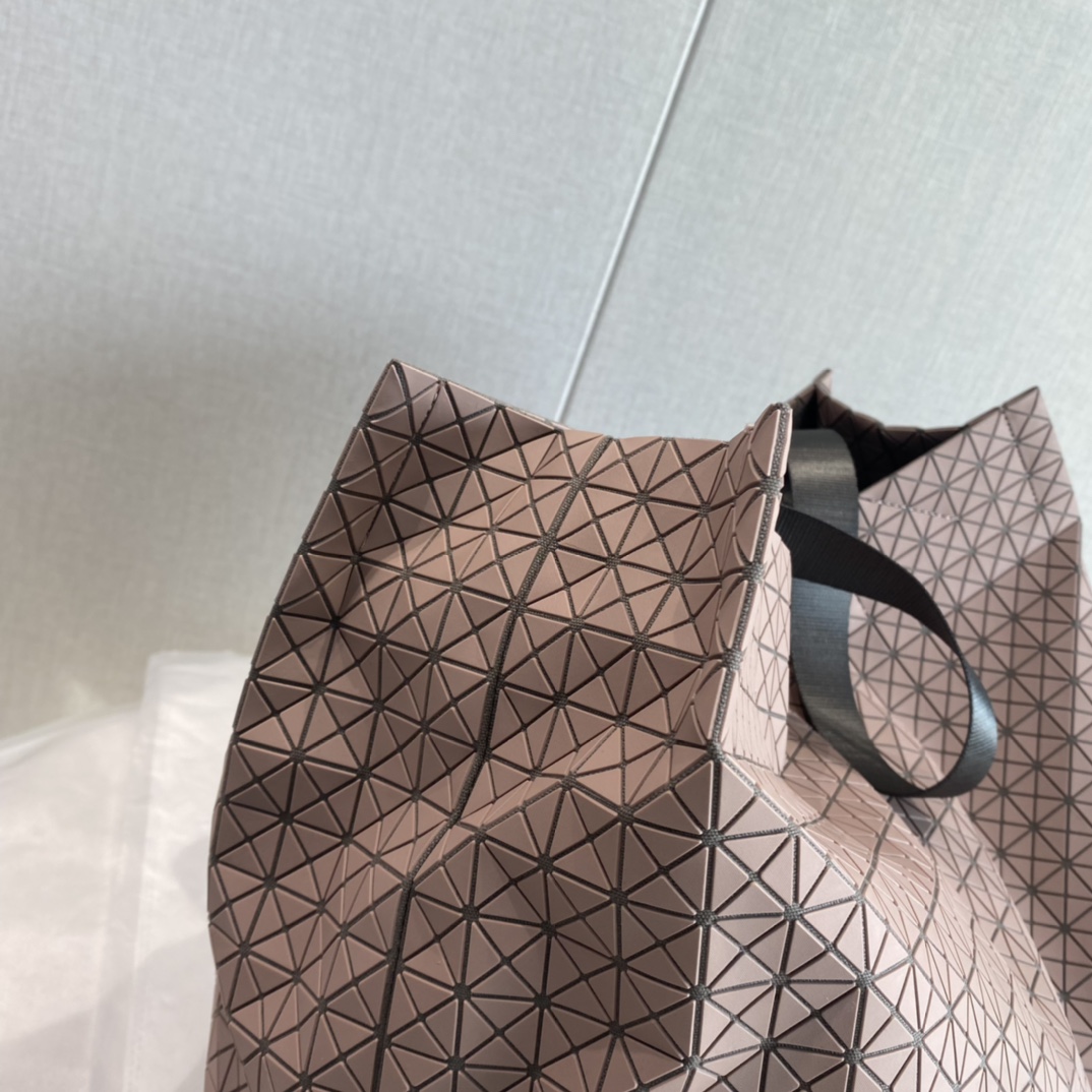 Issey Miyake Silicone Tote Bag in Rose Pink (Limited Edition - Comprehensive 3