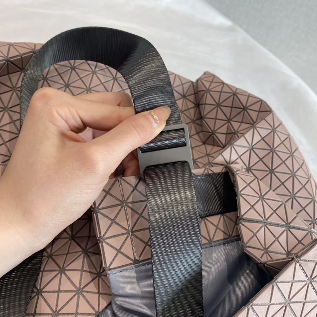 Issey Miyake Silicone Tote Bag in Rose Pink (Limited Edition - Comprehensive 7