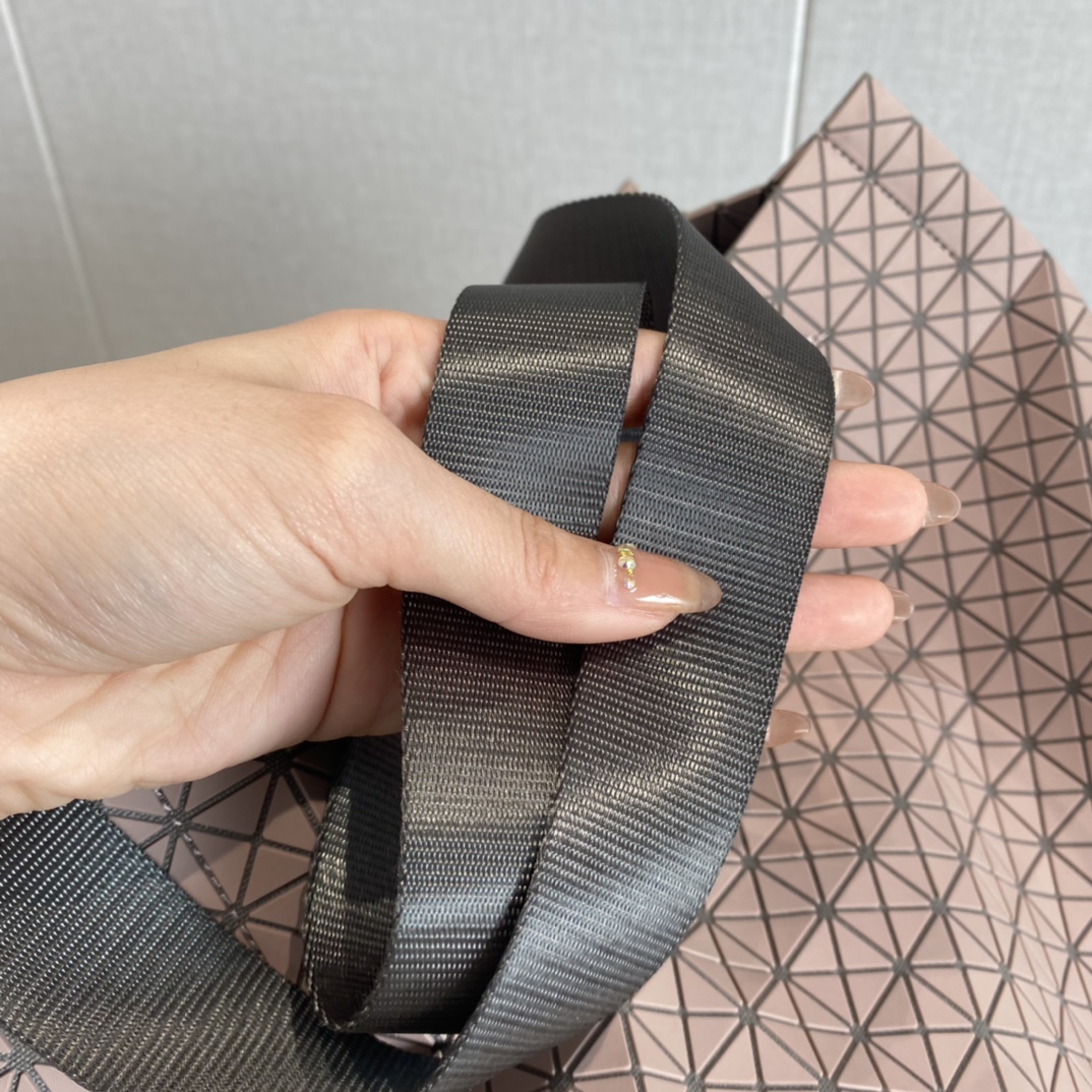 Issey Miyake Silicone Tote Bag in Rose Pink (Limited Edition - Comprehensive 5