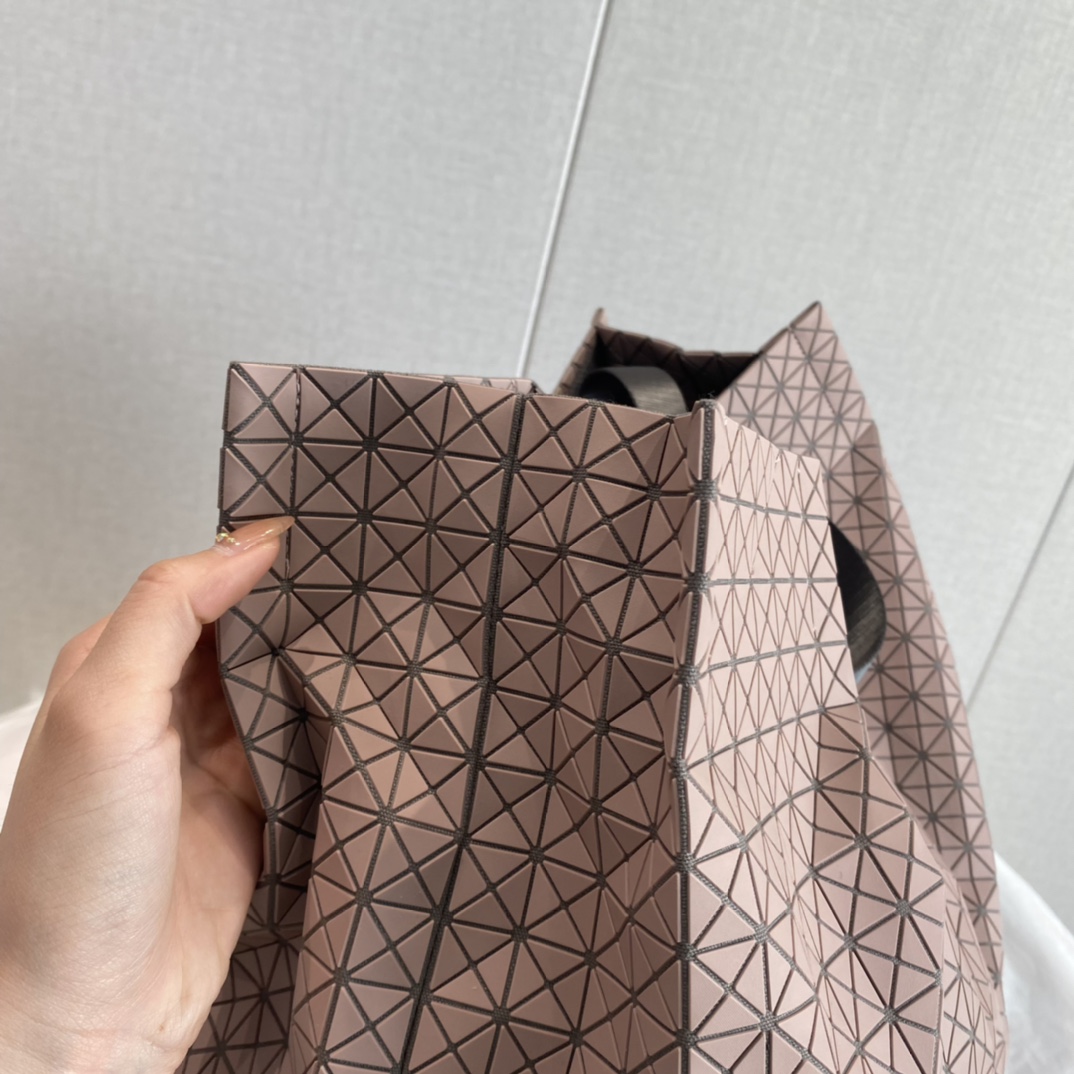 Issey Miyake Silicone Tote Bag in Rose Pink (Limited Edition - Comprehensive 4