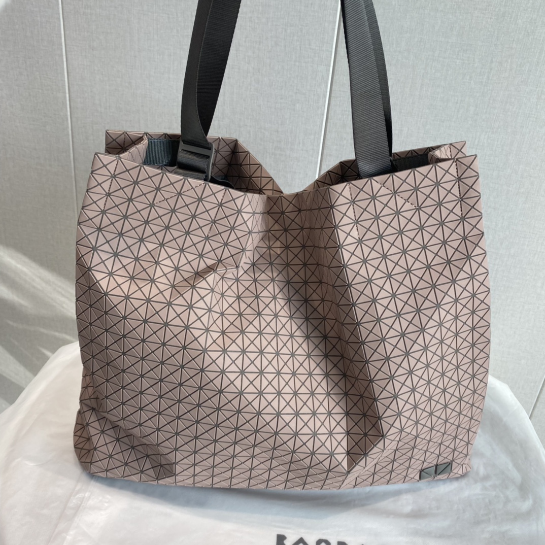 Issey Miyake Silicone Tote Bag in Rose Pink (Limited Edition - Comprehensive 2
