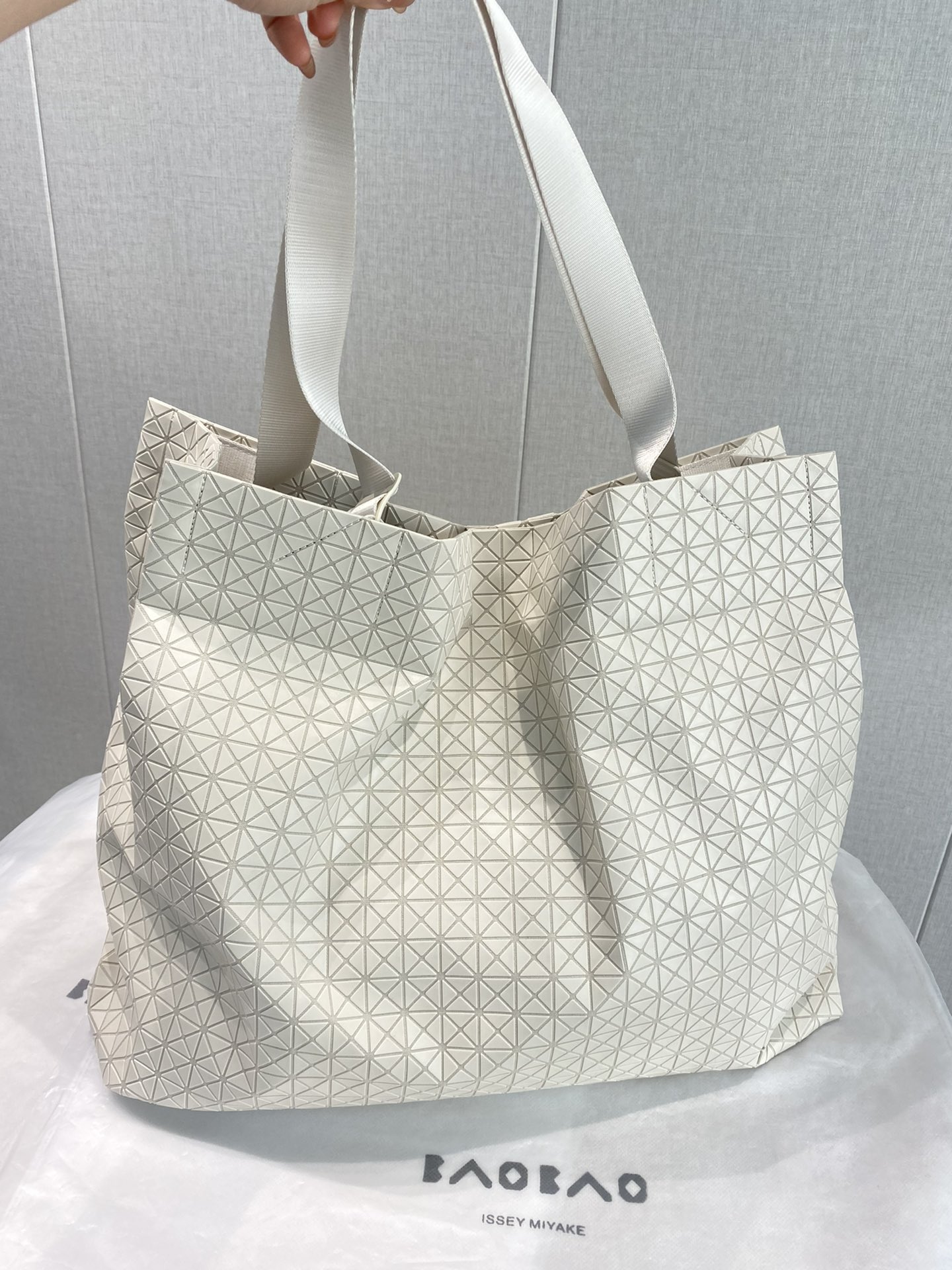 Issey Miyake Silicone Shopping Tote Bag in Milk White - Comprehensive 4