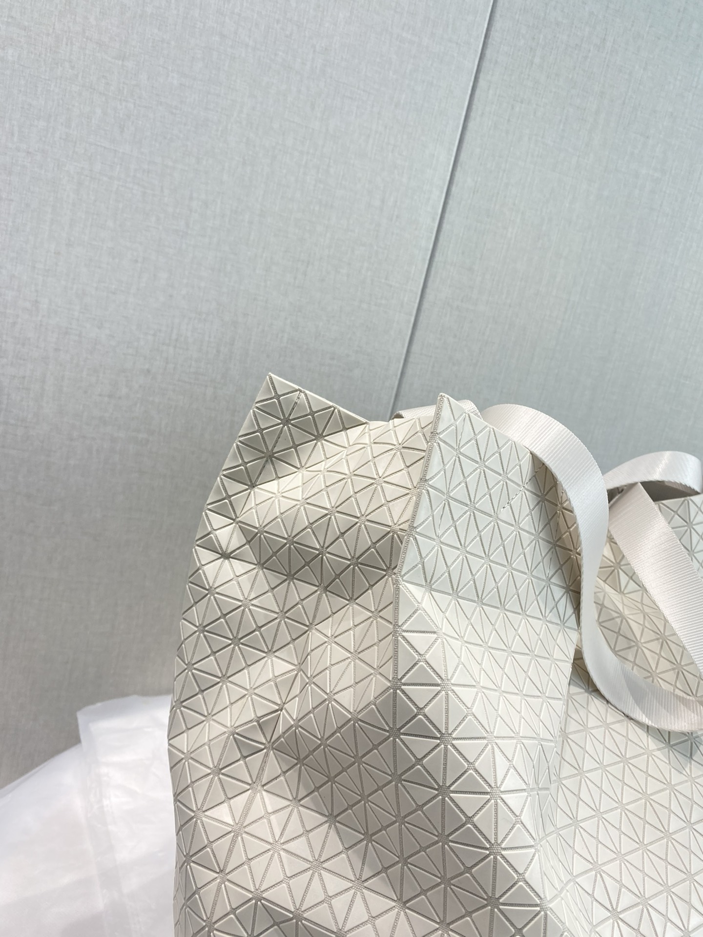 Issey Miyake Silicone Shopping Tote Bag in Milk White - Comprehensive 3