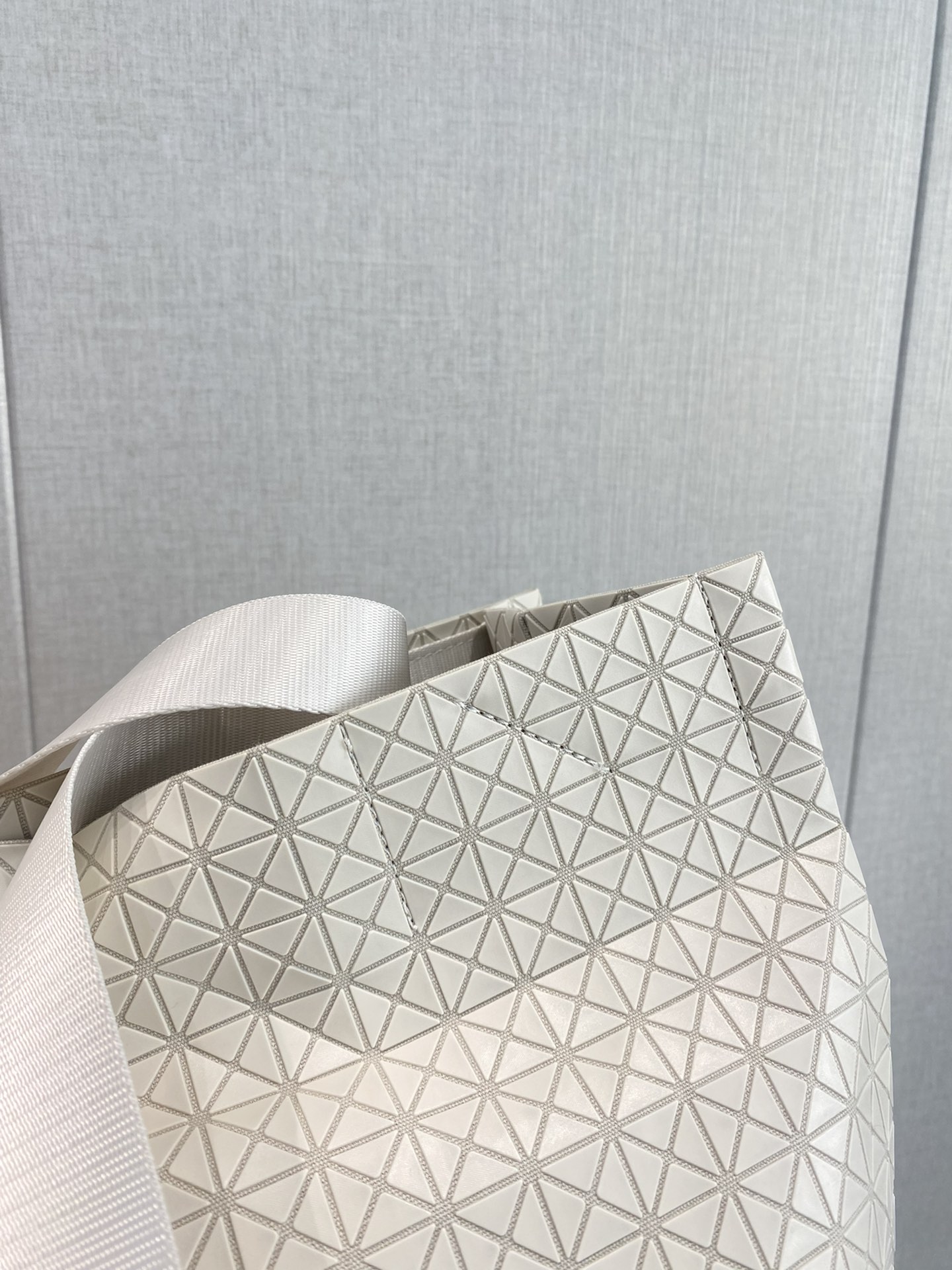 Issey Miyake Silicone Shopping Tote Bag in Milk White - Comprehensive 5