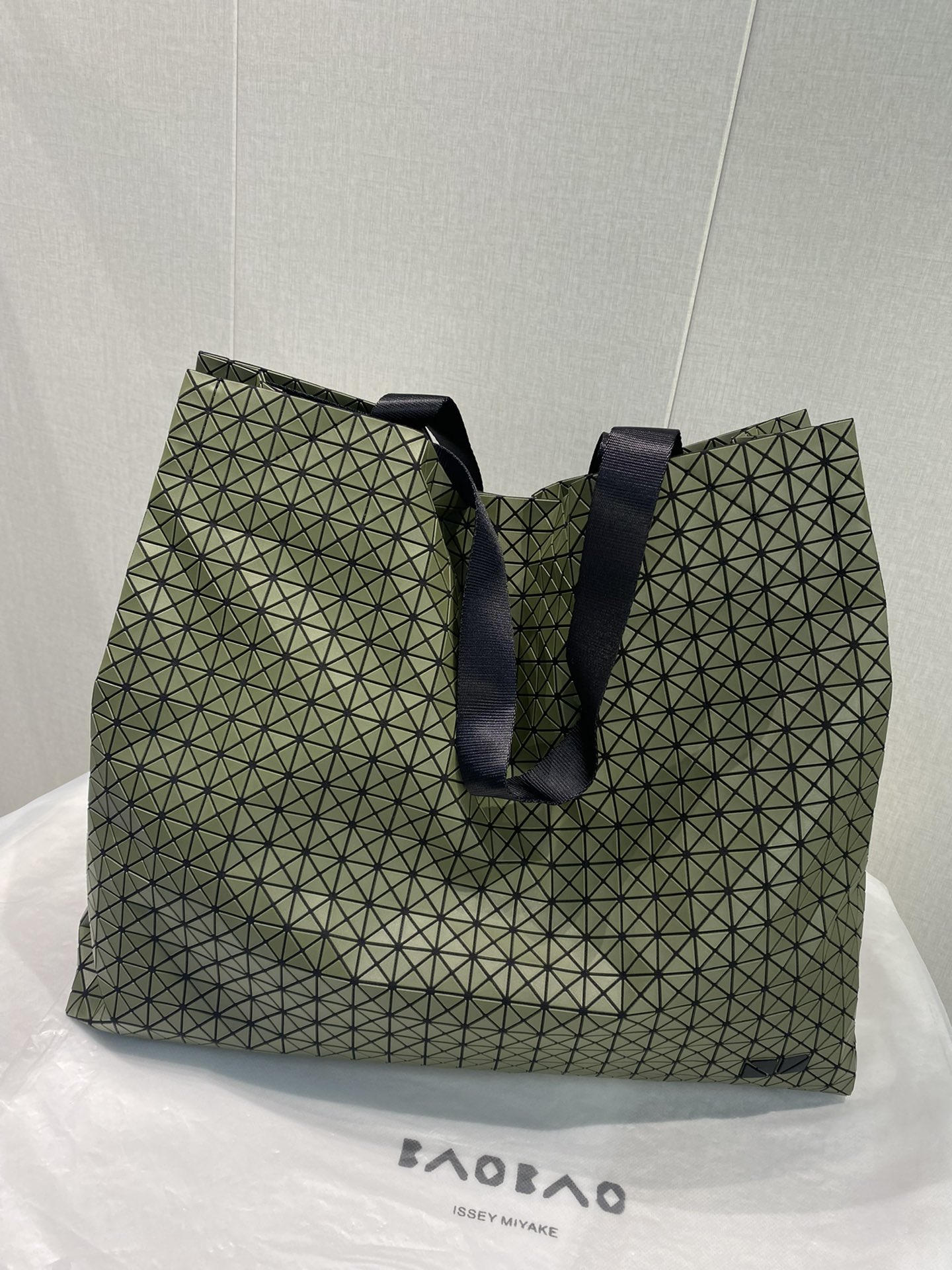 Issey Miyake Silicone Tote Bag in White and Olive Green - Comprehensive 5