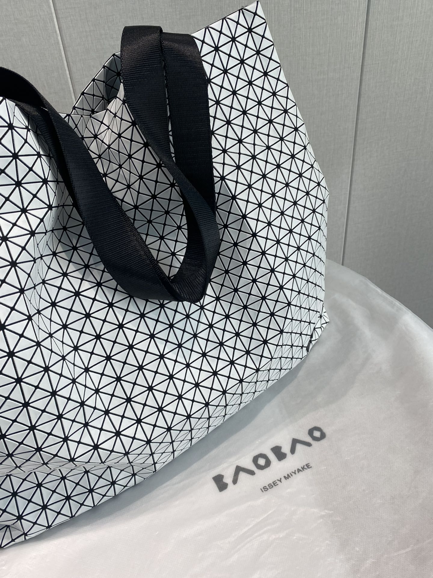 Issey Miyake Silicone Tote Bag in White and Olive Green - Comprehensive 2